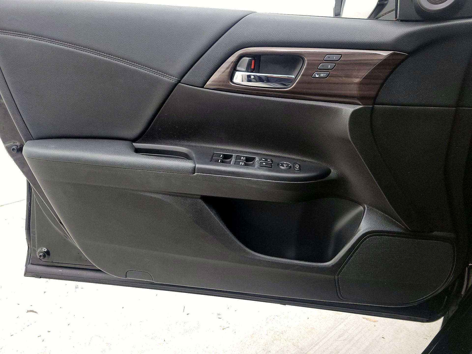 Thumbnail: 2017 Honda Accord - 12