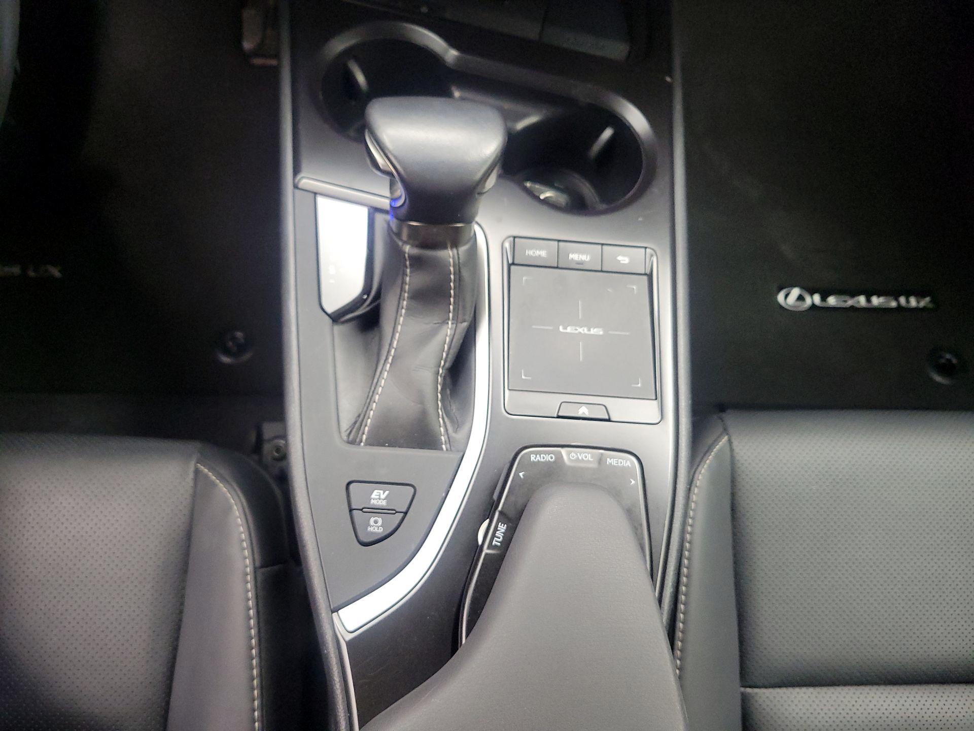 Thumbnail: 2022 Lexus UX - 17