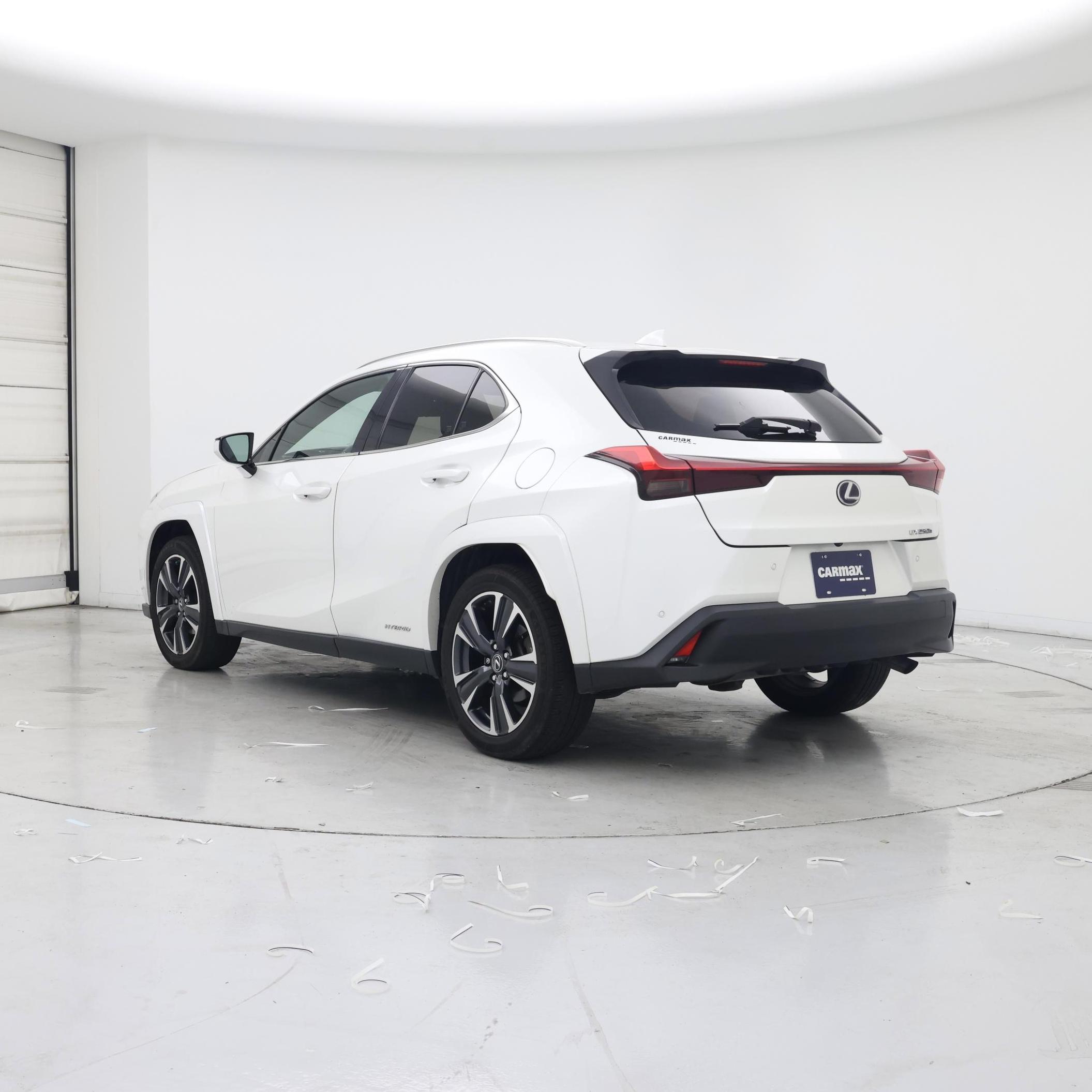 Thumbnail: 2022 Lexus UX - 2