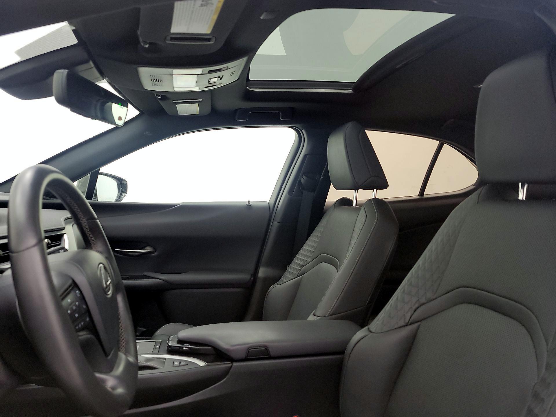 Thumbnail: 2022 Lexus UX - 19