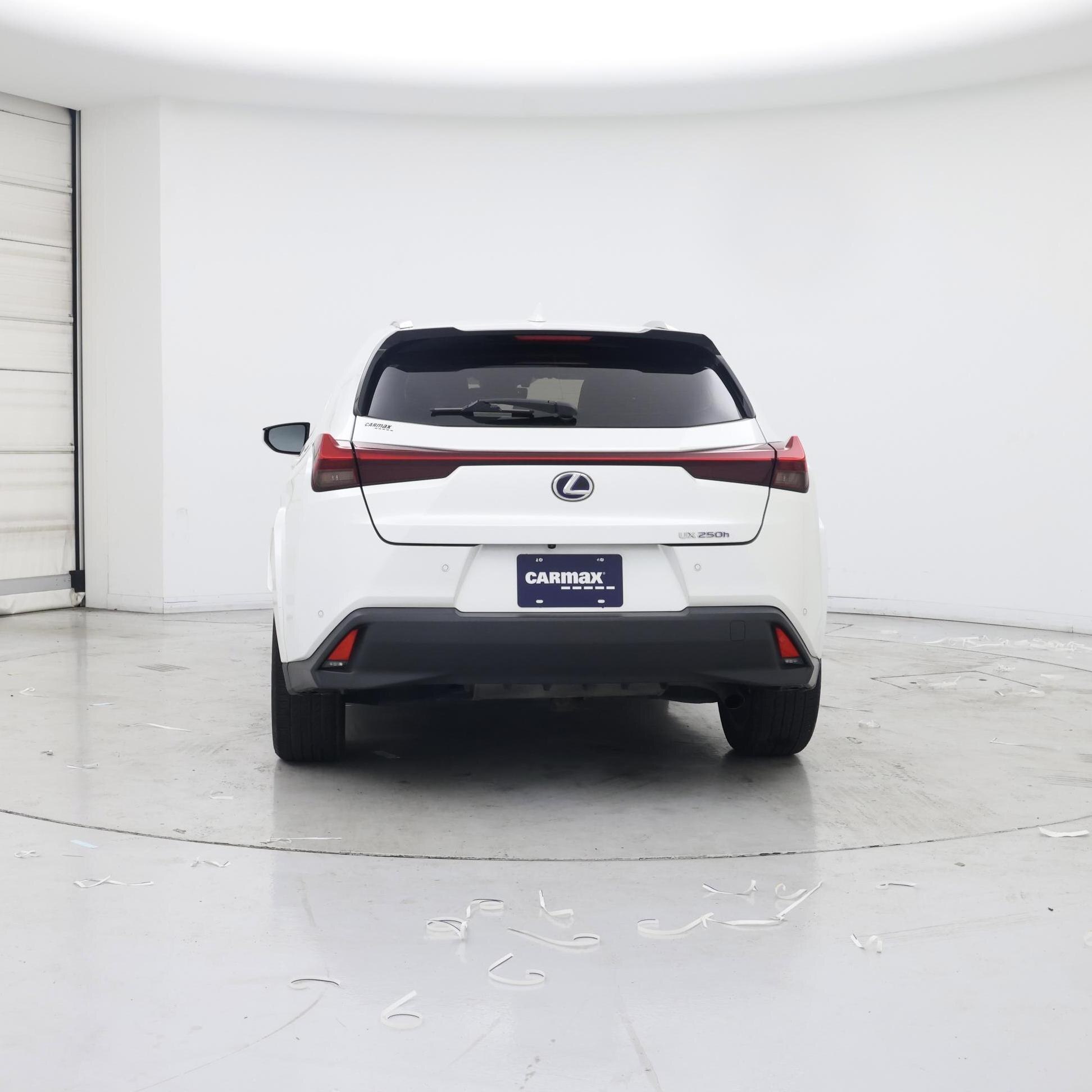 Thumbnail: 2022 Lexus UX - 6