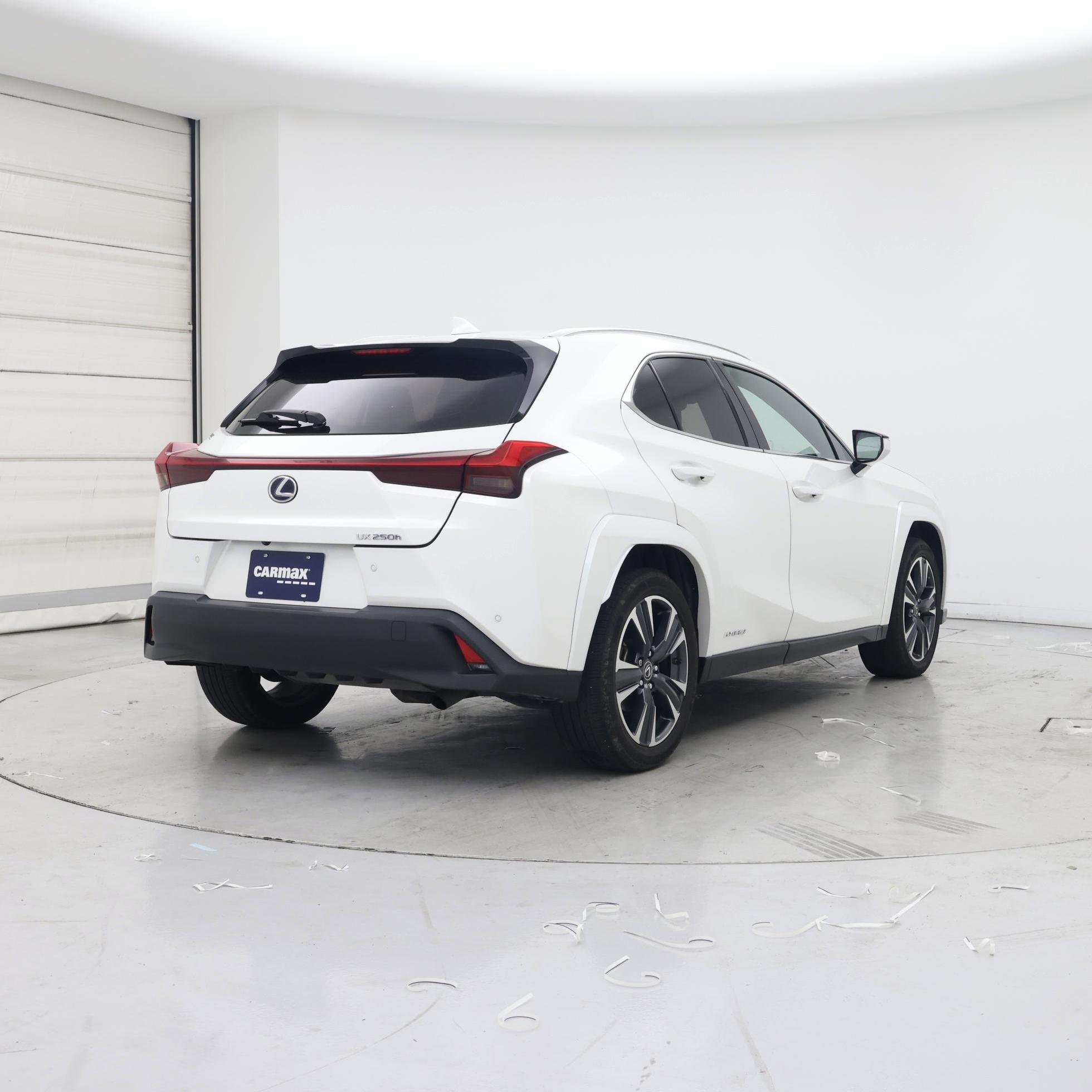 Thumbnail: 2022 Lexus UX - 8
