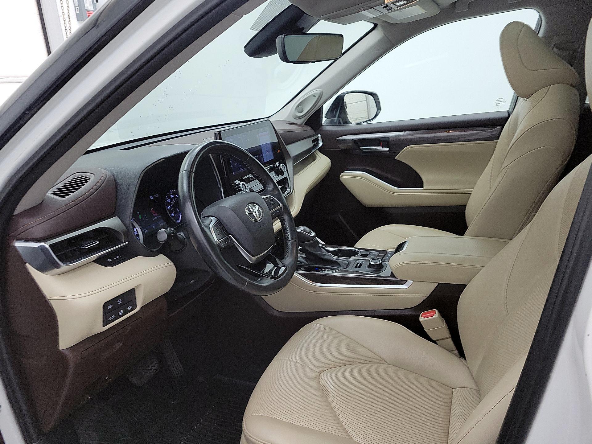 Thumbnail: 2021 Toyota Highlander - 11