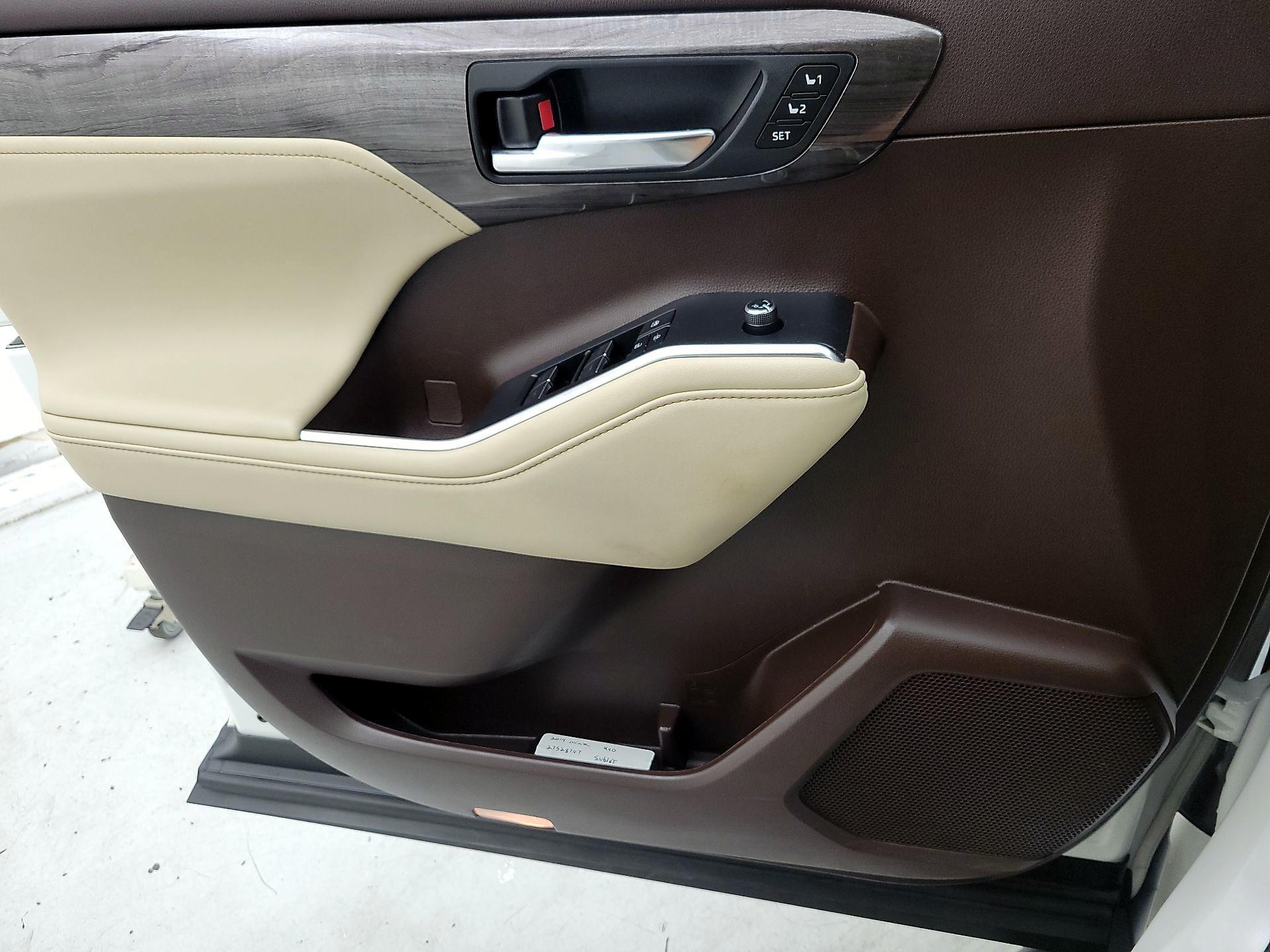 Thumbnail: 2021 Toyota Highlander - 12
