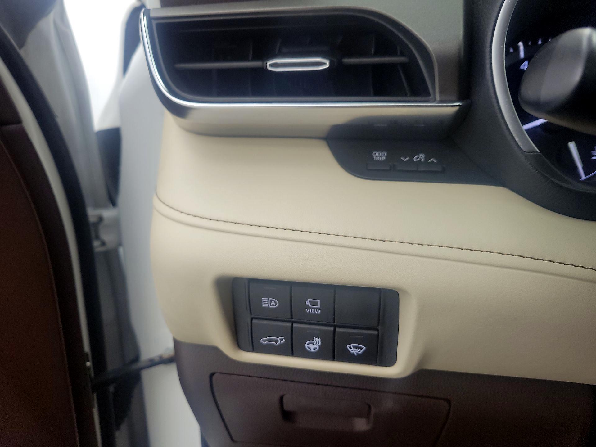 Thumbnail: 2021 Toyota Highlander - 13