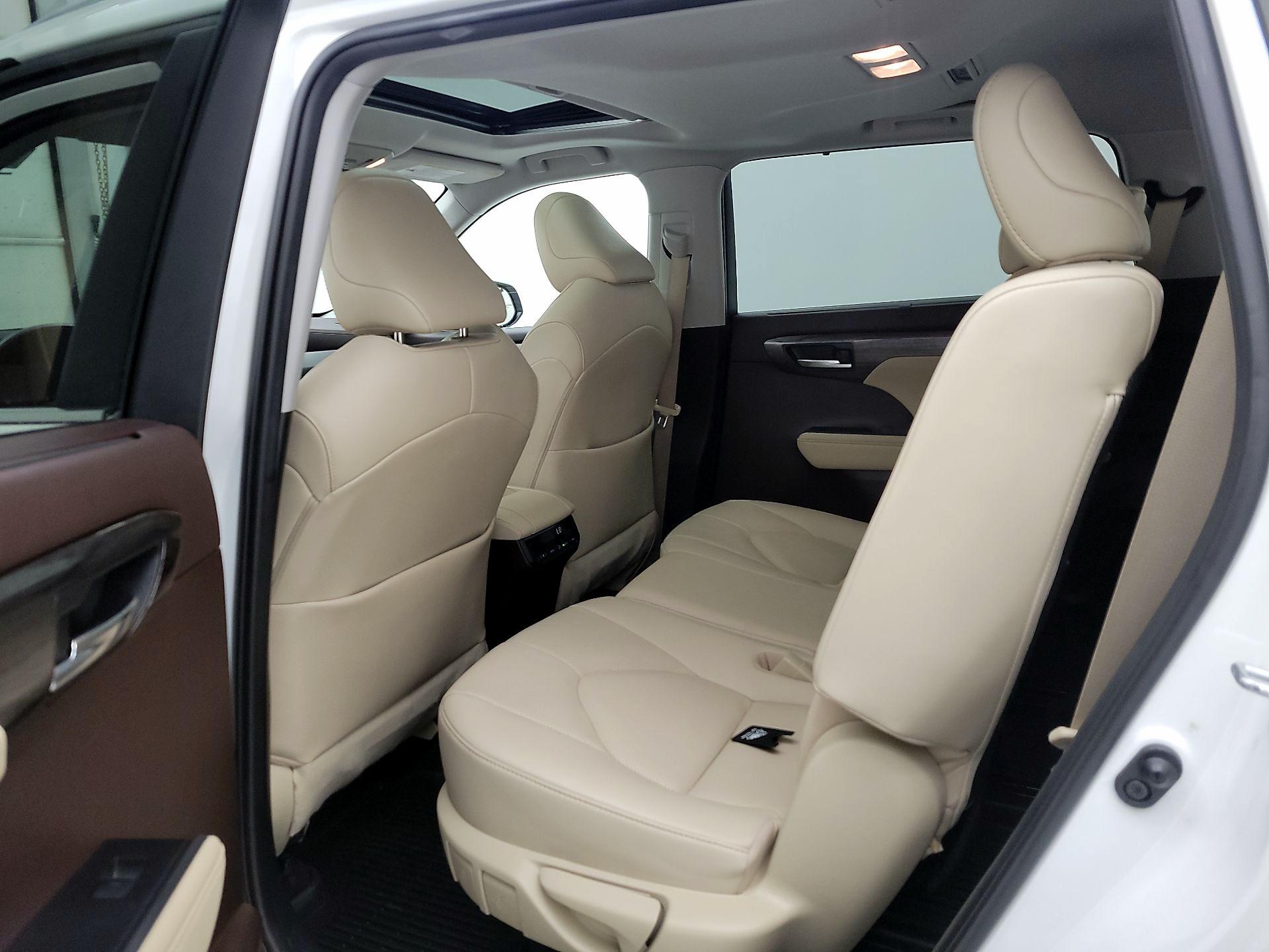 Thumbnail: 2021 Toyota Highlander - 20