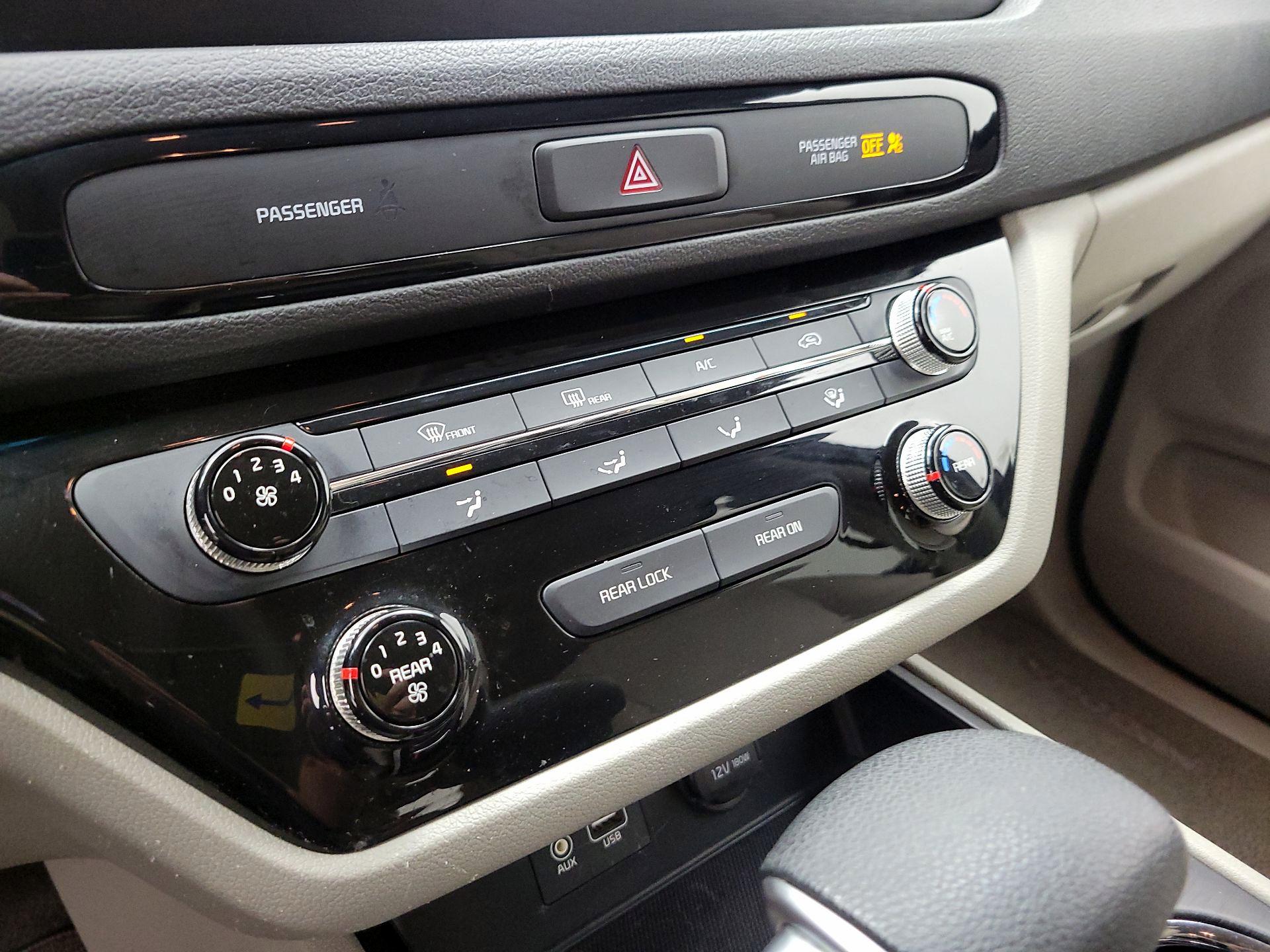 Thumbnail: 2019 Kia Sedona - 16