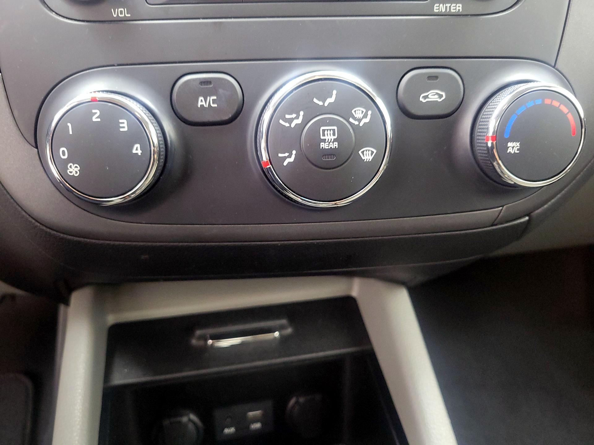 Thumbnail: 2015 Kia Forte - 15
