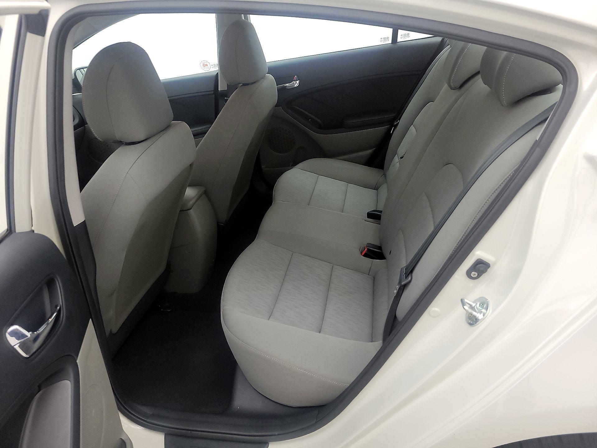 Thumbnail: 2015 Kia Forte - 18