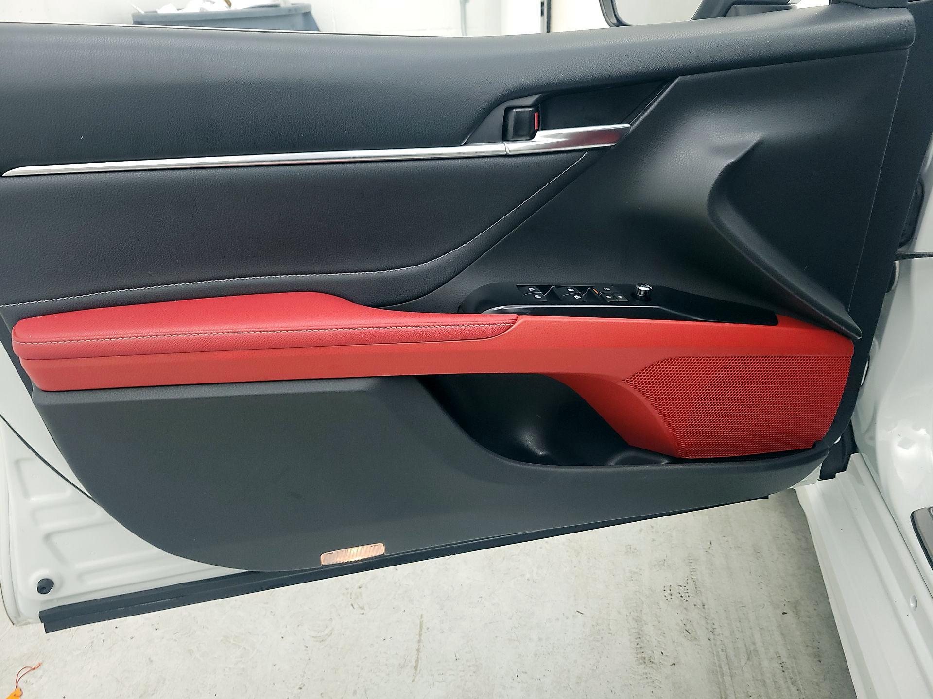 Thumbnail: 2018 Toyota Camry - 12