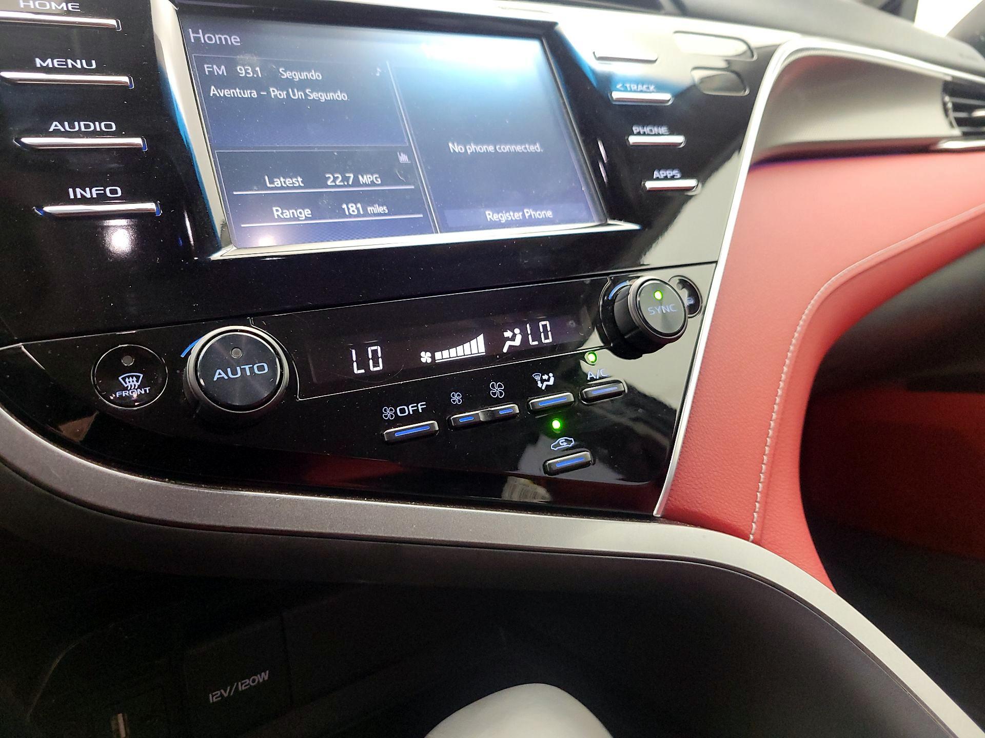 Thumbnail: 2018 Toyota Camry - 16