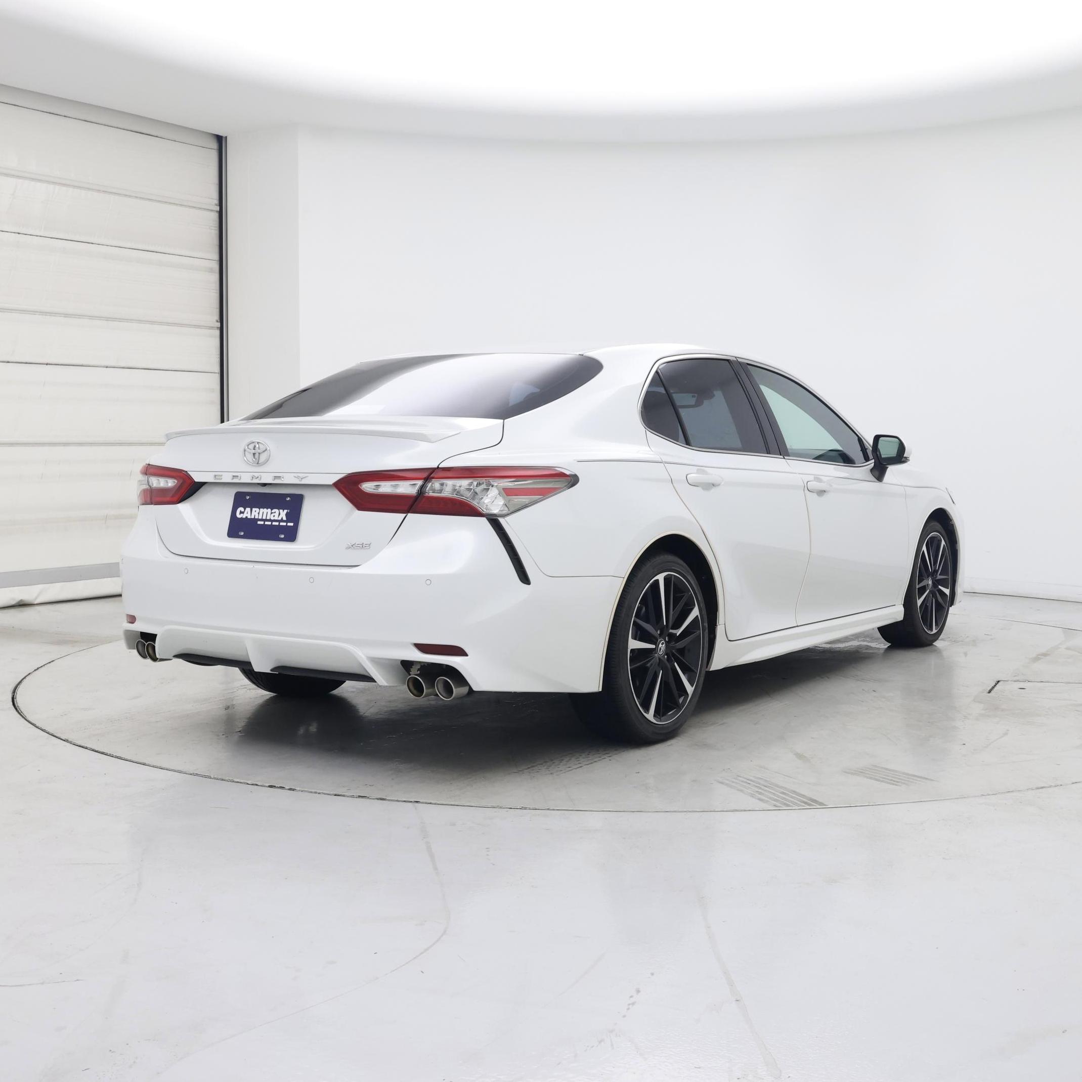 Thumbnail: 2018 Toyota Camry - 8