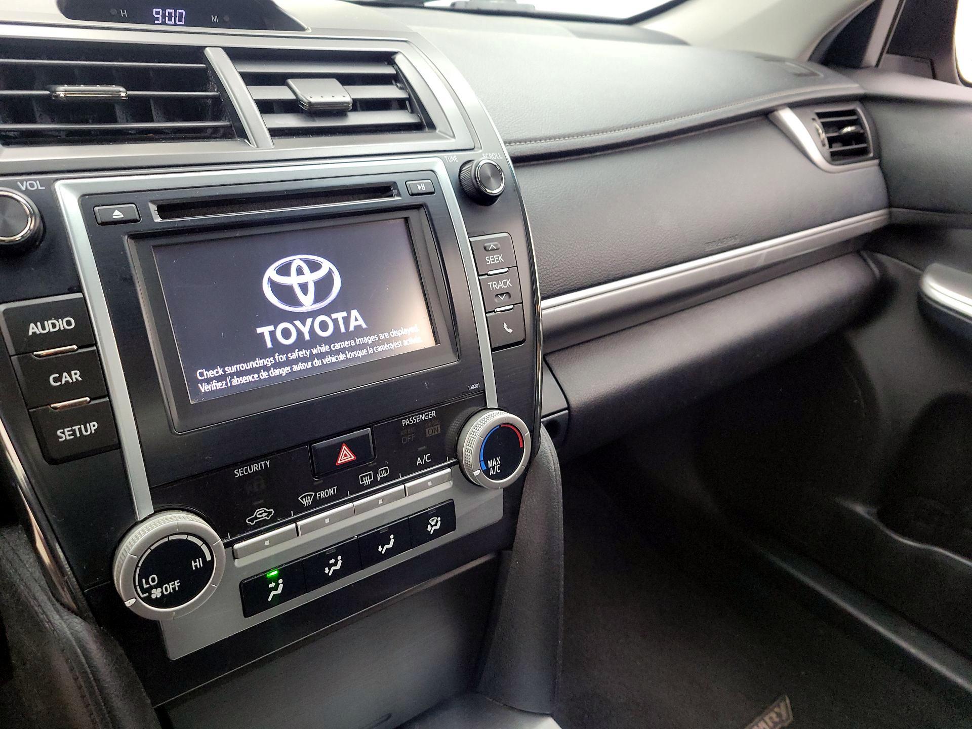 Thumbnail: 2014 Toyota Camry - 16