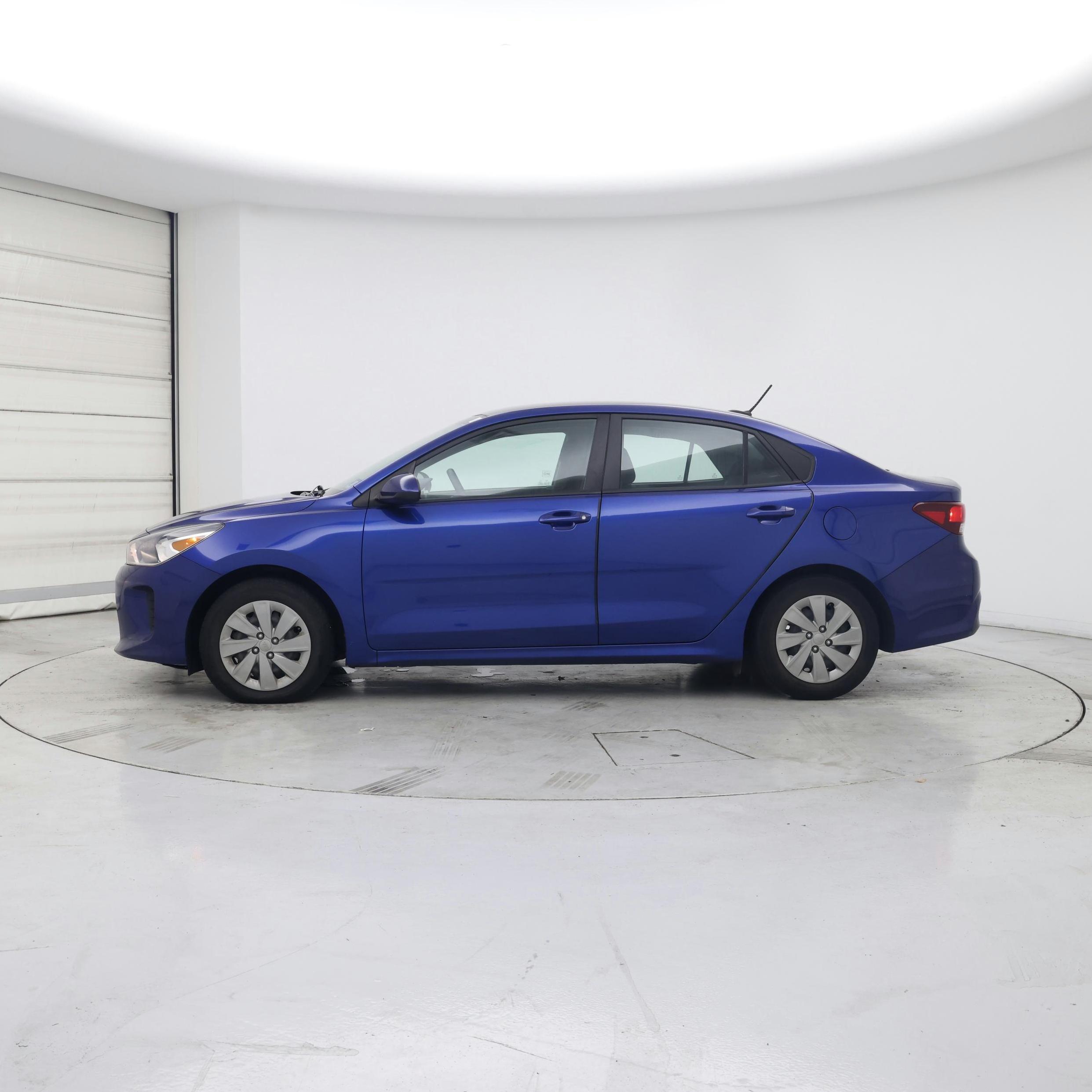 Thumbnail: 2020 Kia Rio - 3