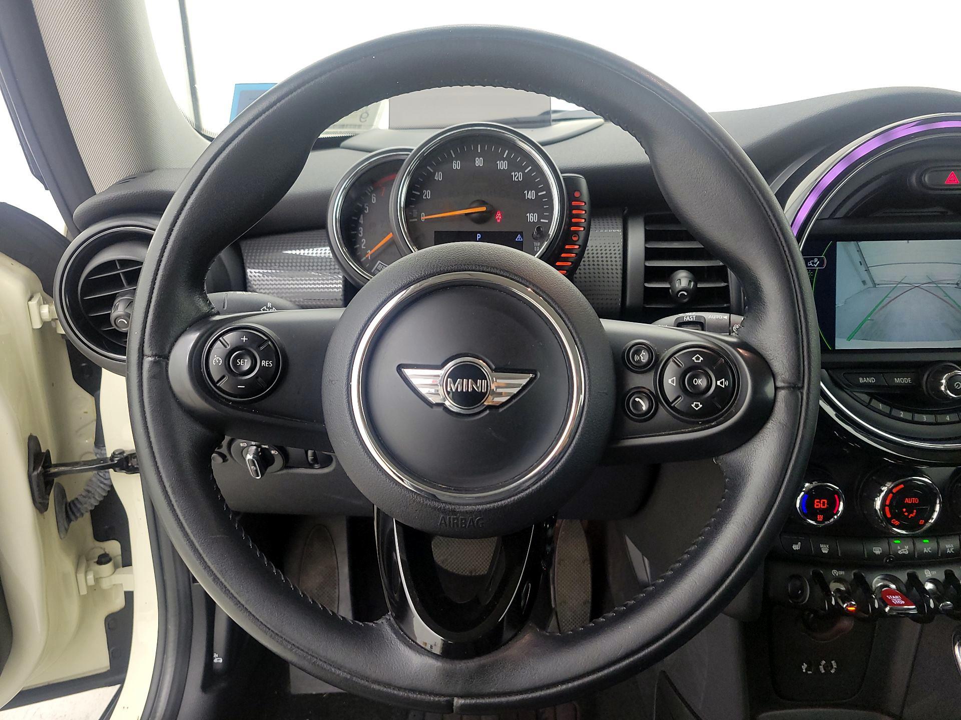 Thumbnail: 2015 MINI Cooper Hardtop - 10