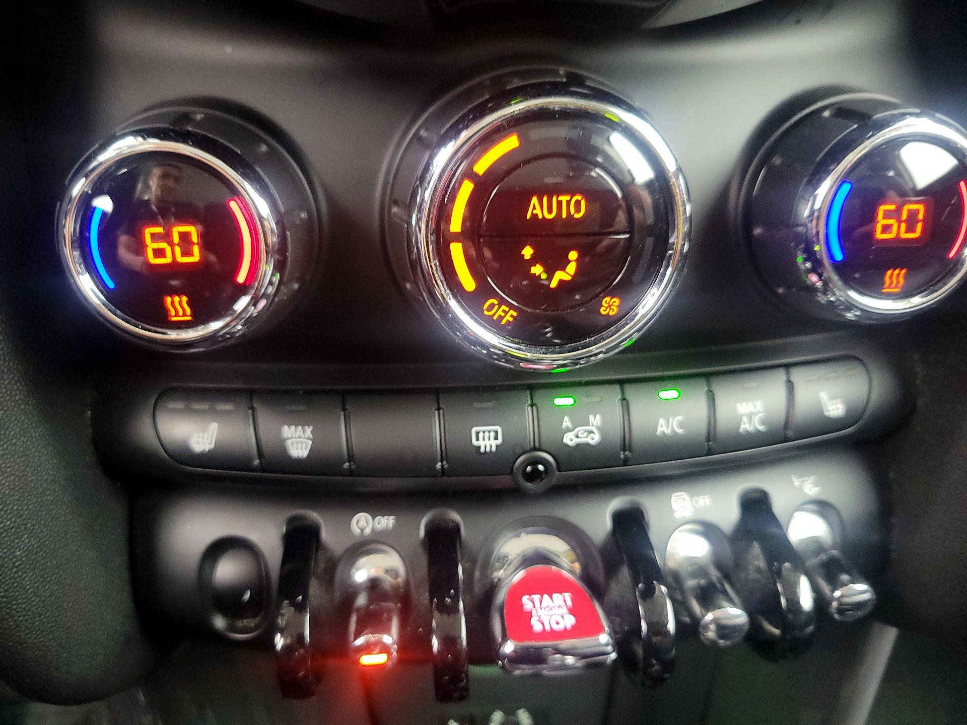 Thumbnail: 2015 MINI Cooper Hardtop - 16