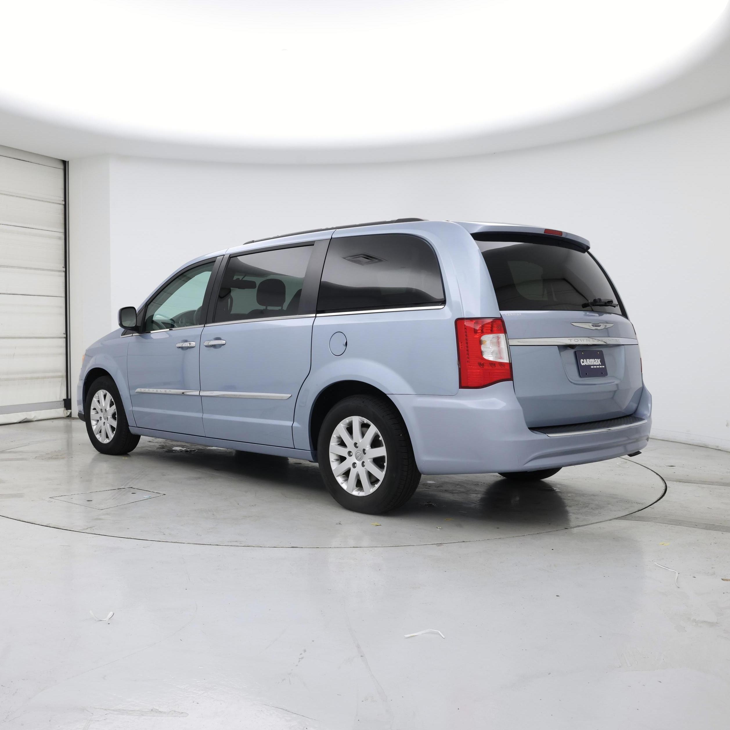Thumbnail: 2016 Chrysler Town & Country - 2