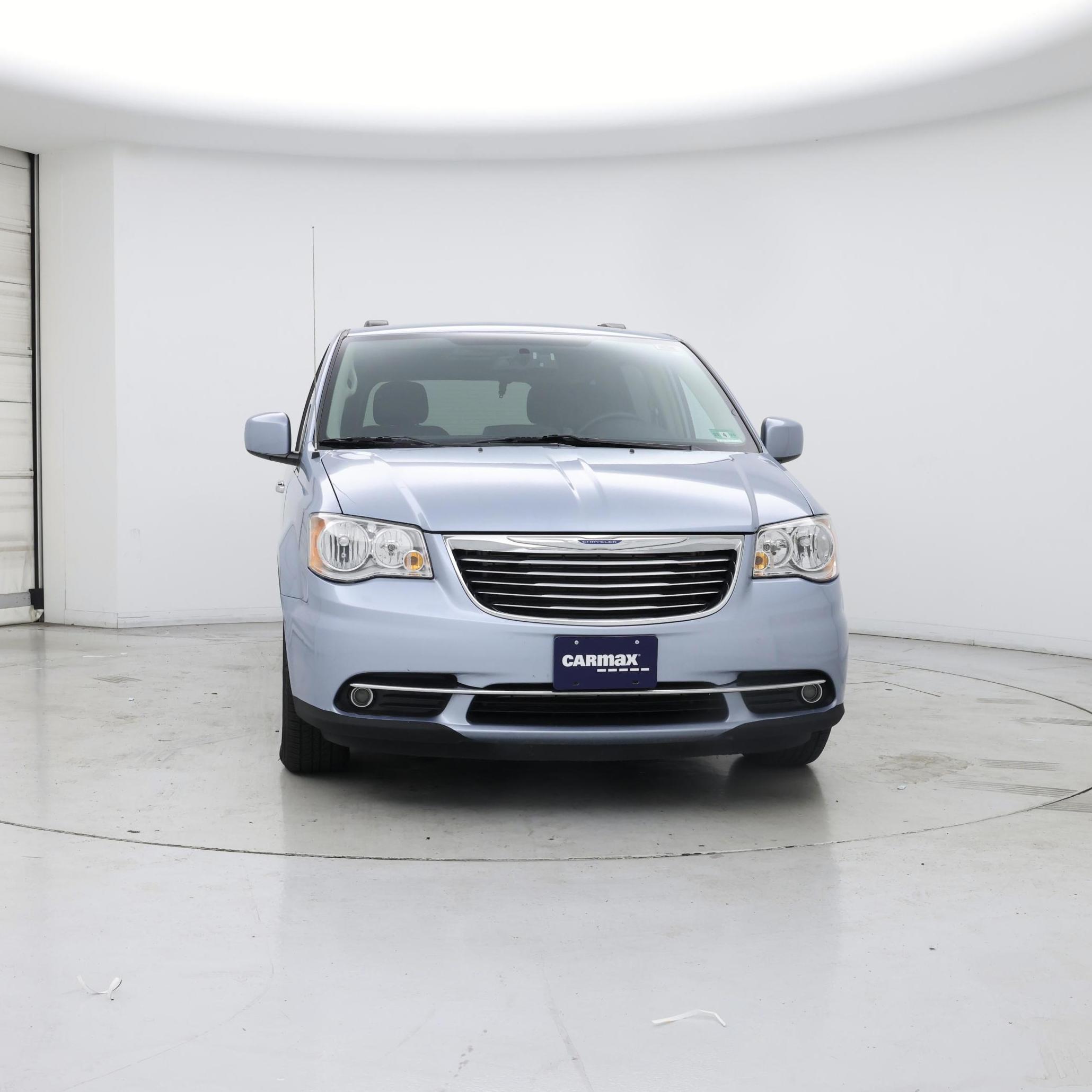 Thumbnail: 2016 Chrysler Town & Country - 5