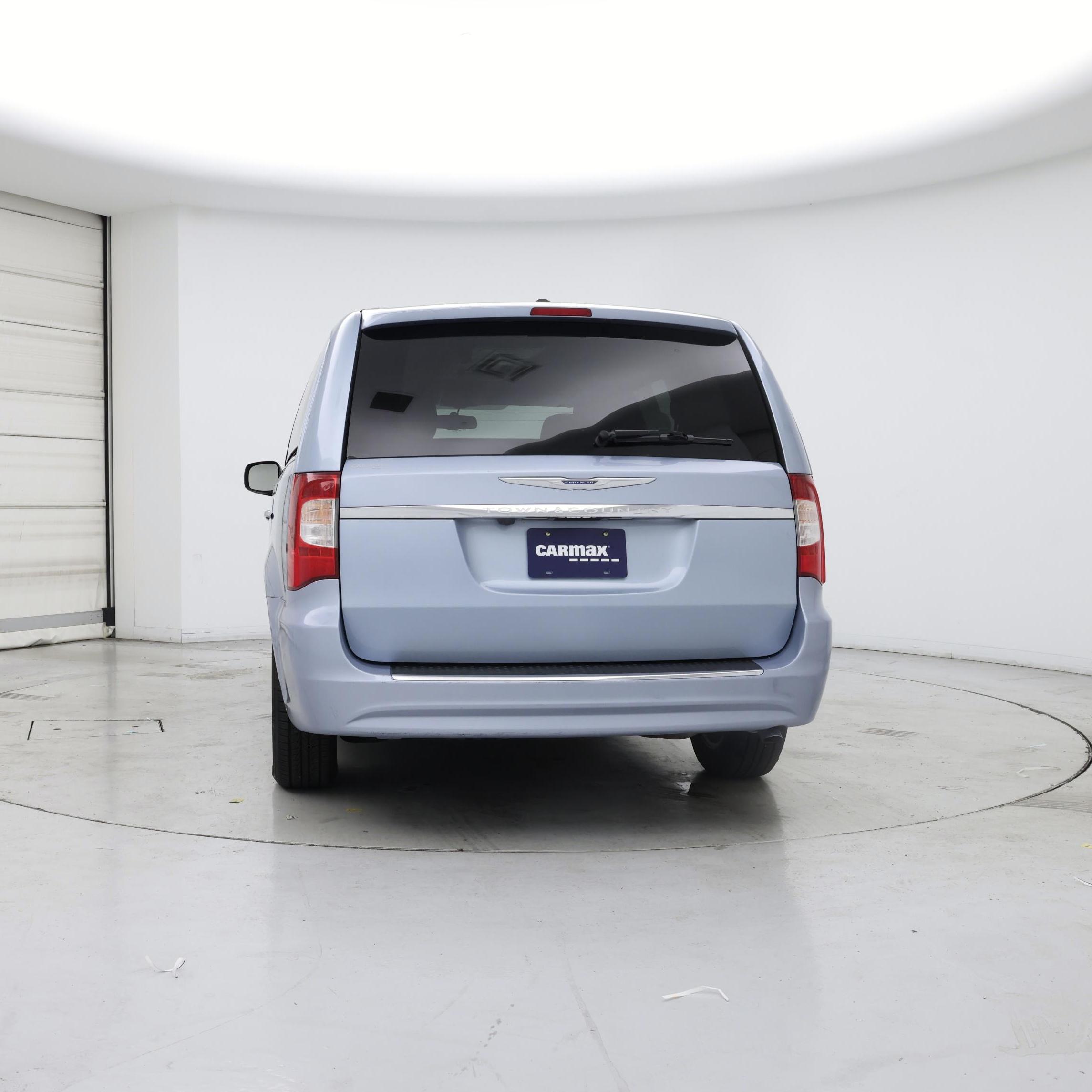 Thumbnail: 2016 Chrysler Town & Country - 6