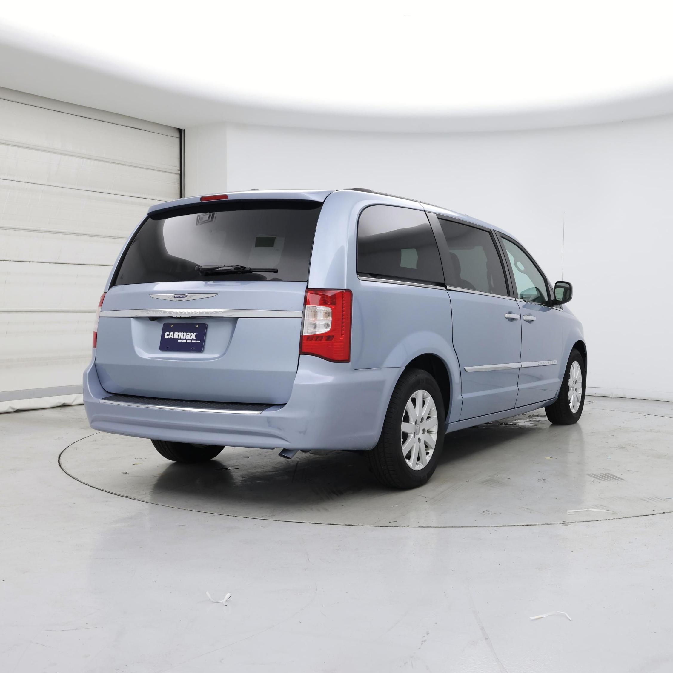 Thumbnail: 2016 Chrysler Town & Country - 8
