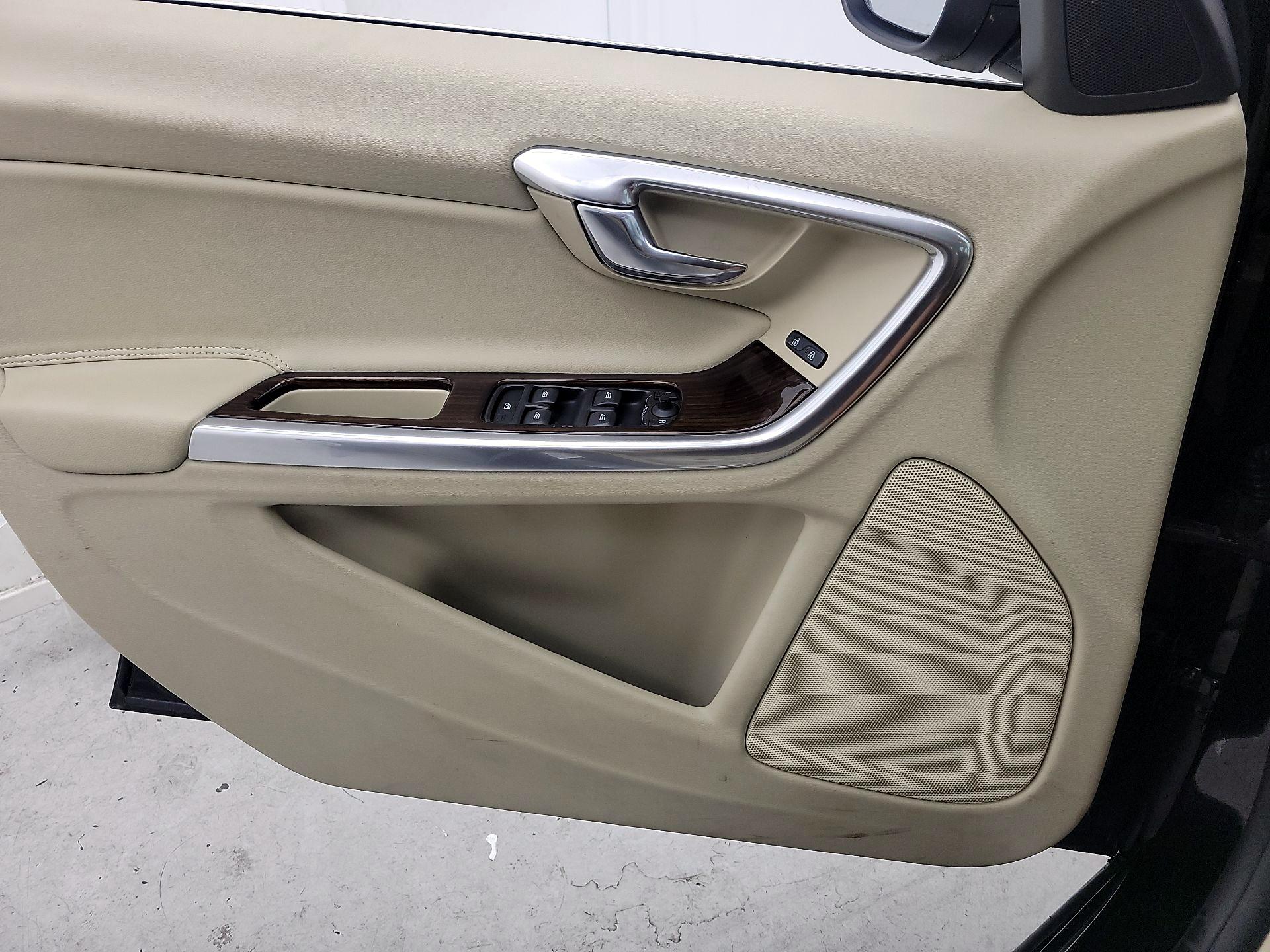 Thumbnail: 2015 Volvo S60 - 12