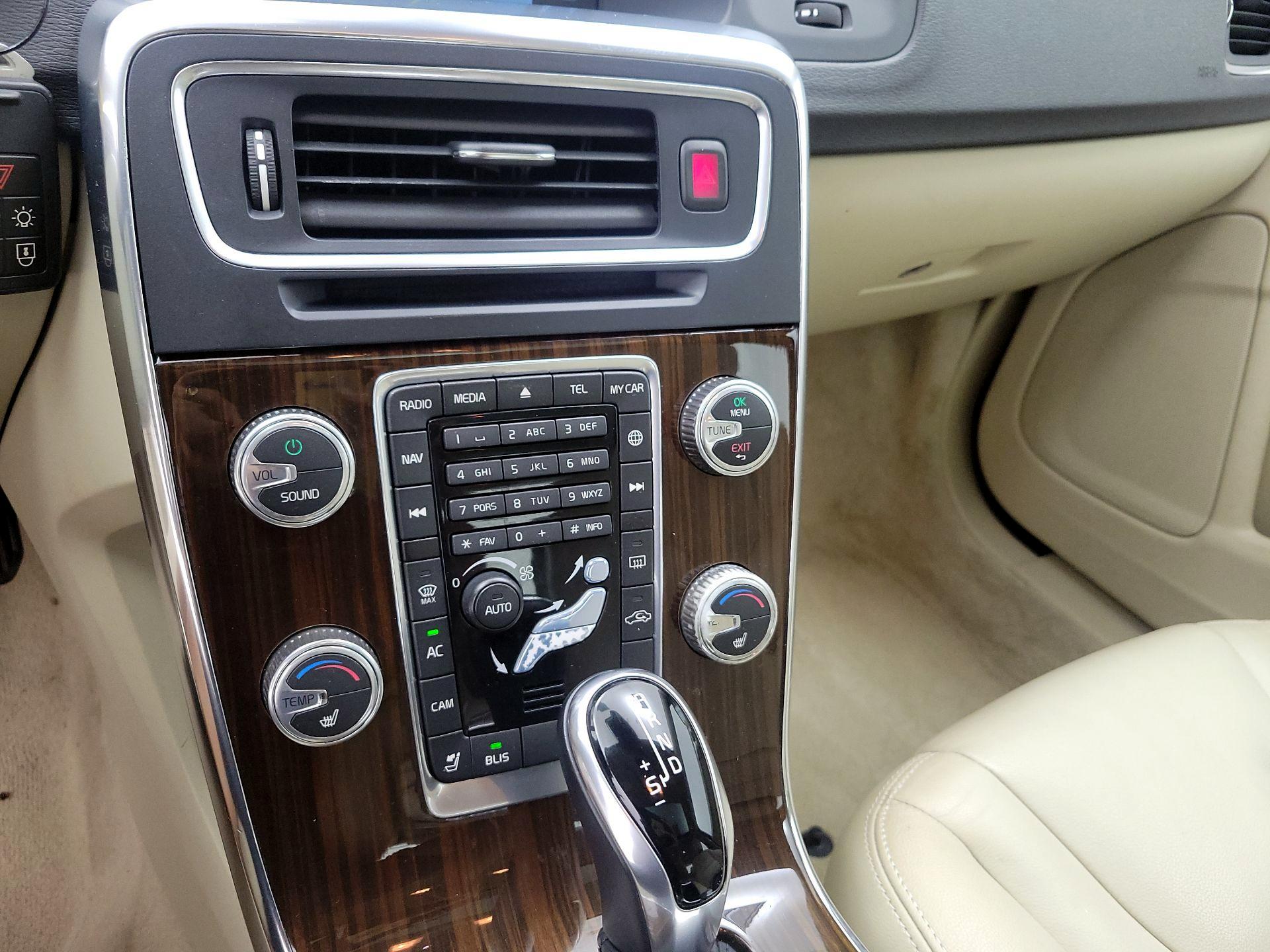 Thumbnail: 2015 Volvo S60 - 16