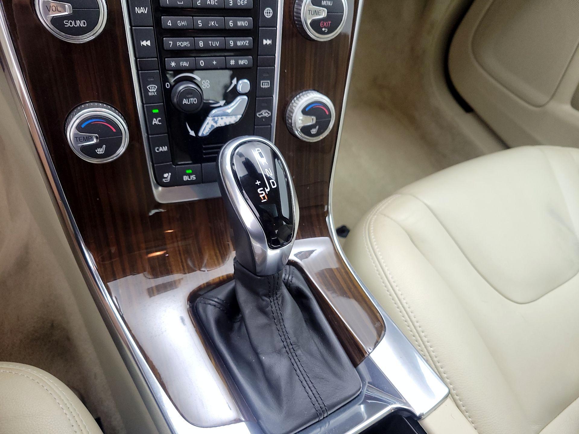 Thumbnail: 2015 Volvo S60 - 17