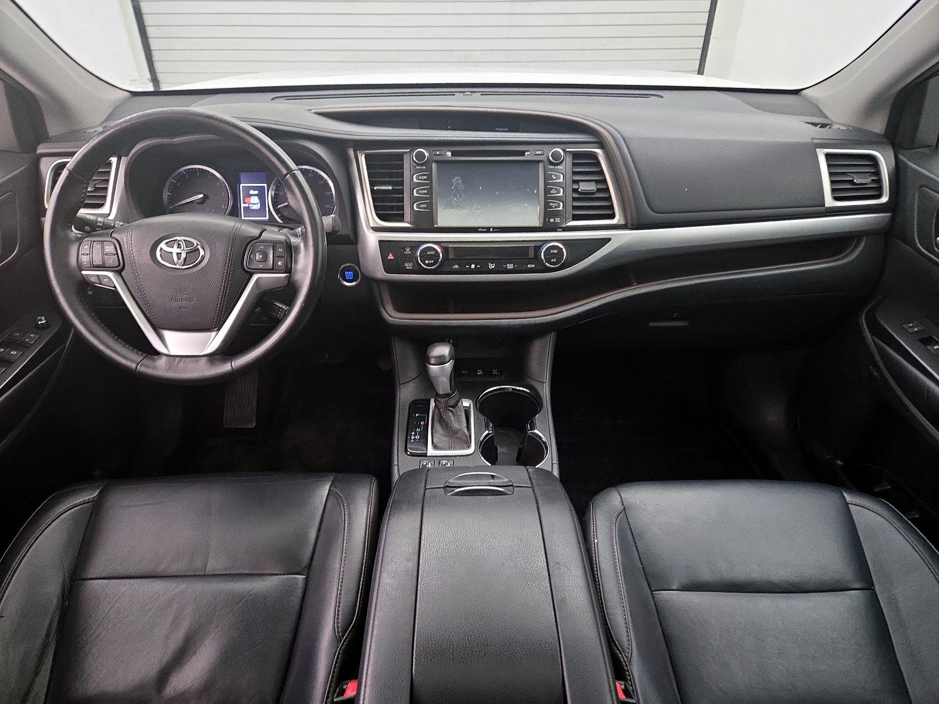 Thumbnail: 2015 Toyota Highlander - 9