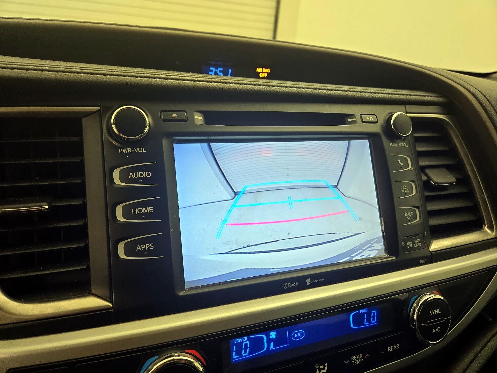 Thumbnail: 2015 Toyota Highlander - 14