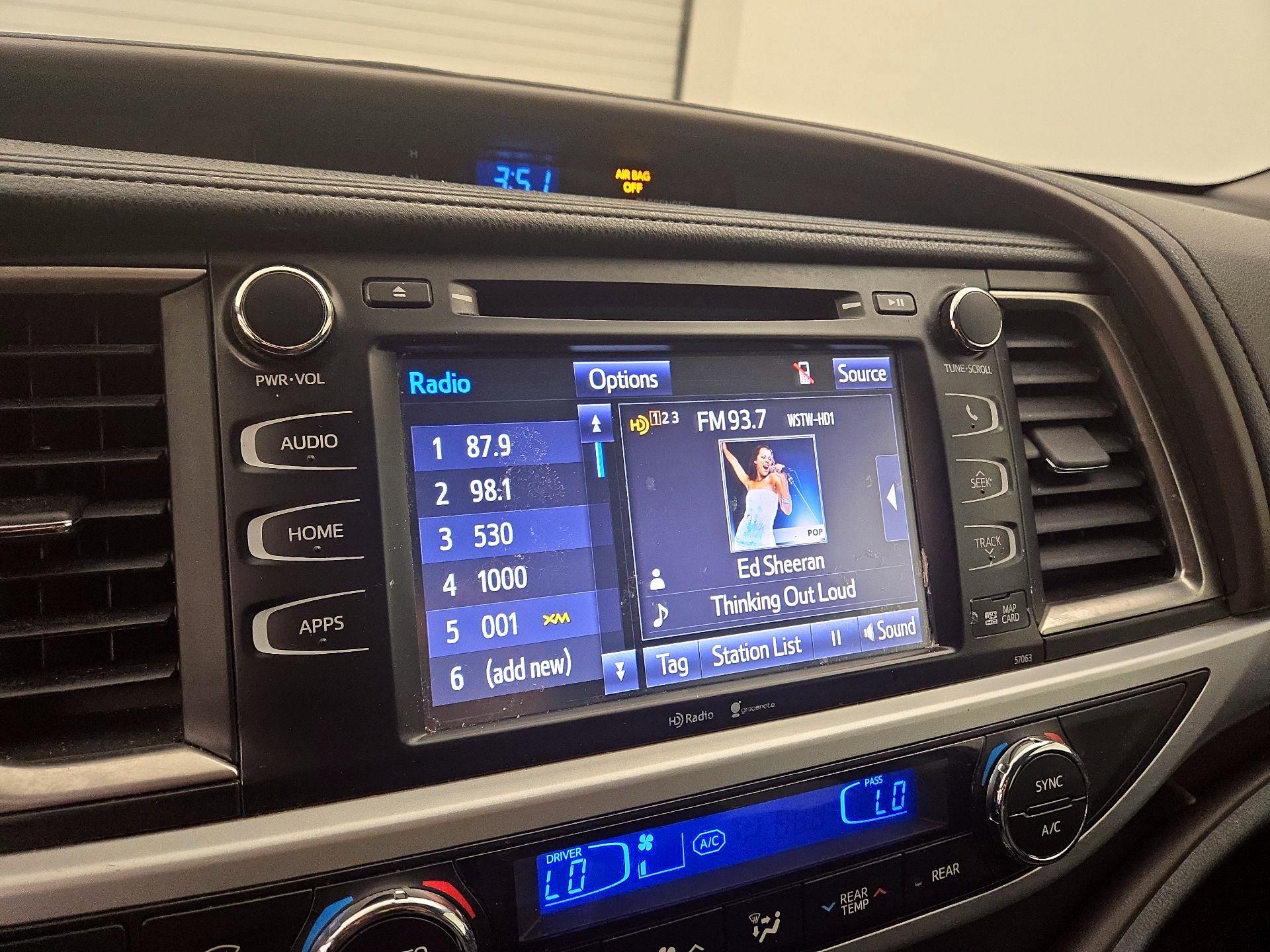 Thumbnail: 2015 Toyota Highlander - 15