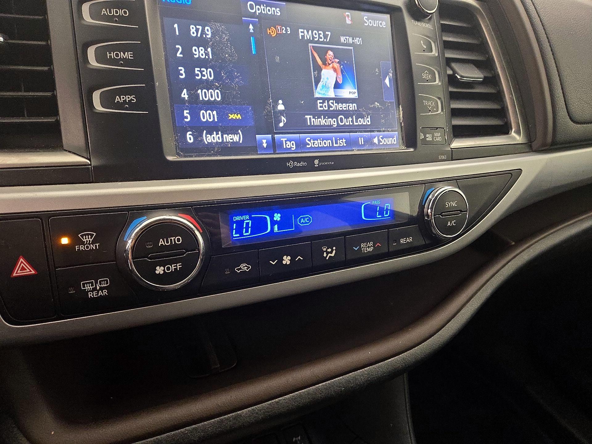 Thumbnail: 2015 Toyota Highlander - 16