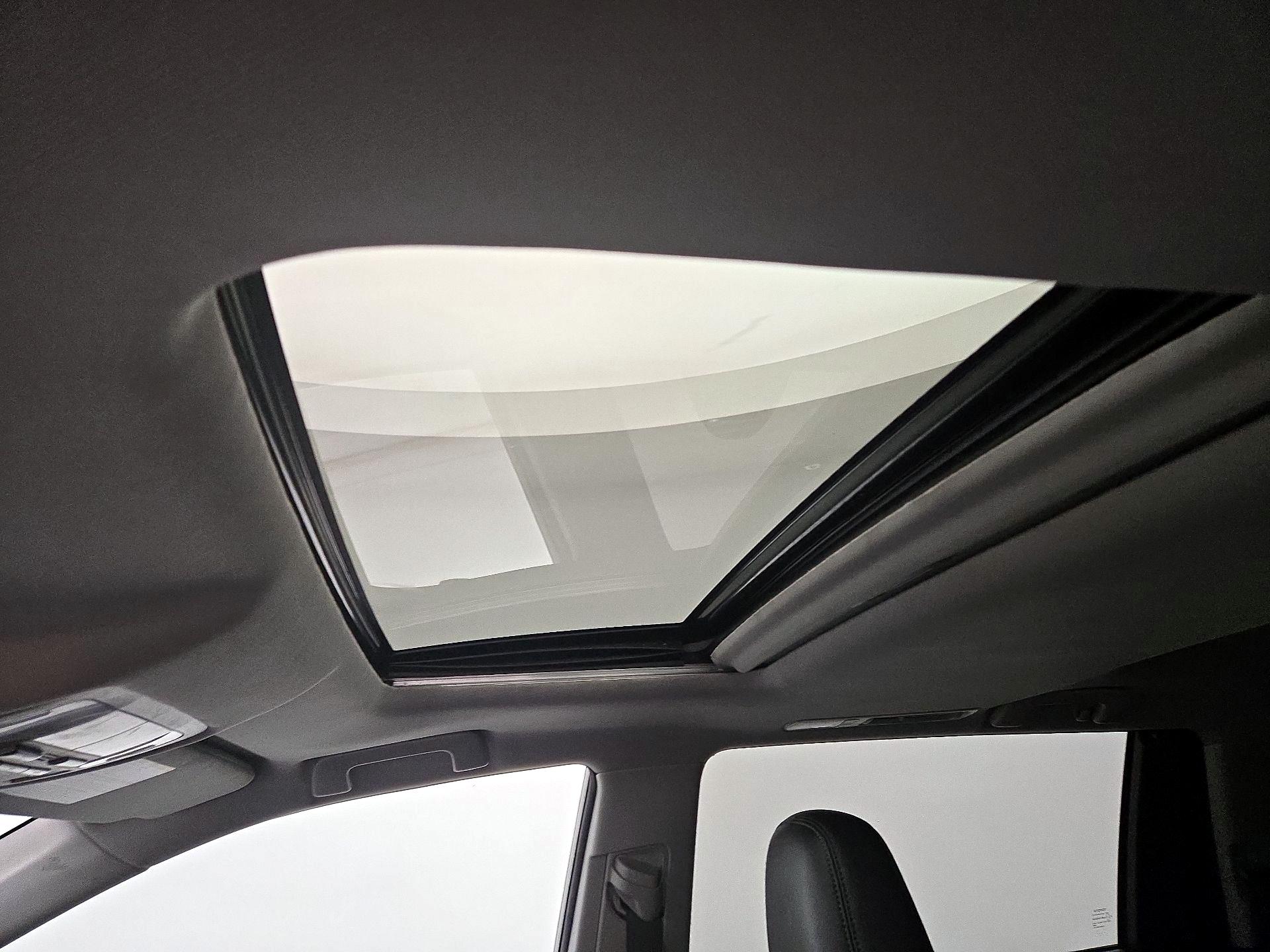 Thumbnail: 2015 Toyota Highlander - 19