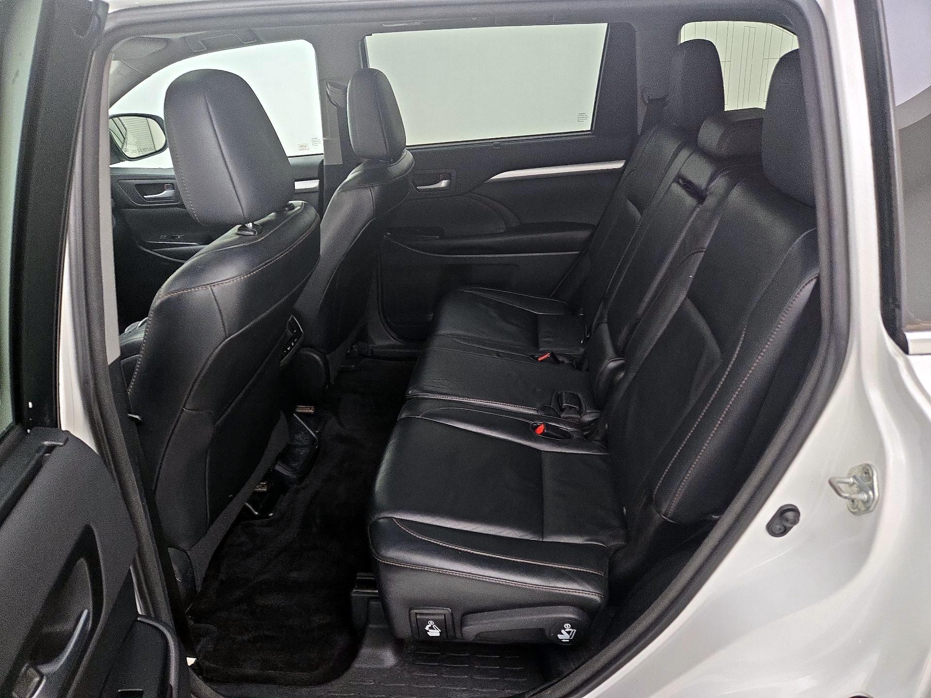 Thumbnail: 2015 Toyota Highlander - 20