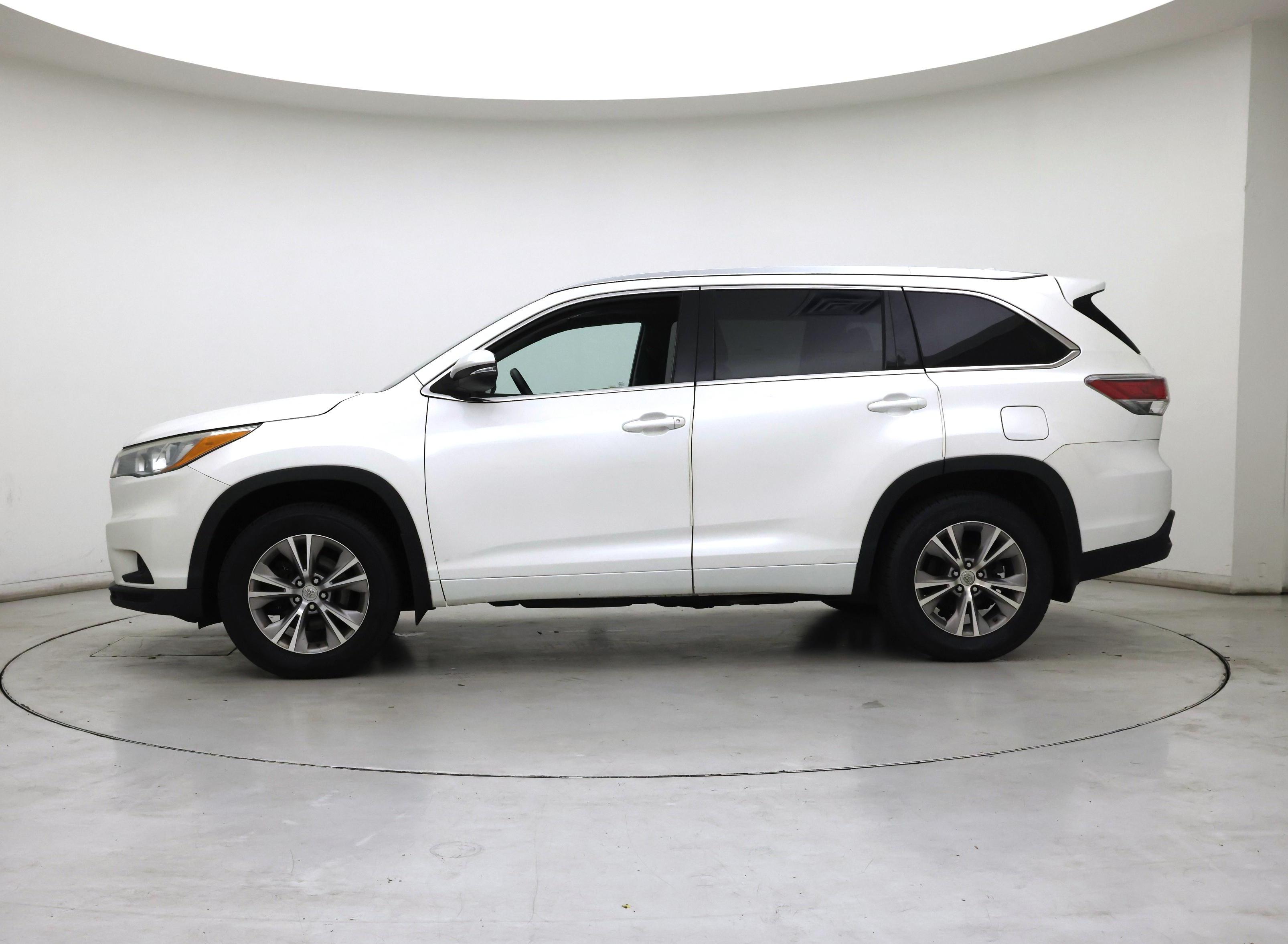 Thumbnail: 2015 Toyota Highlander - 3