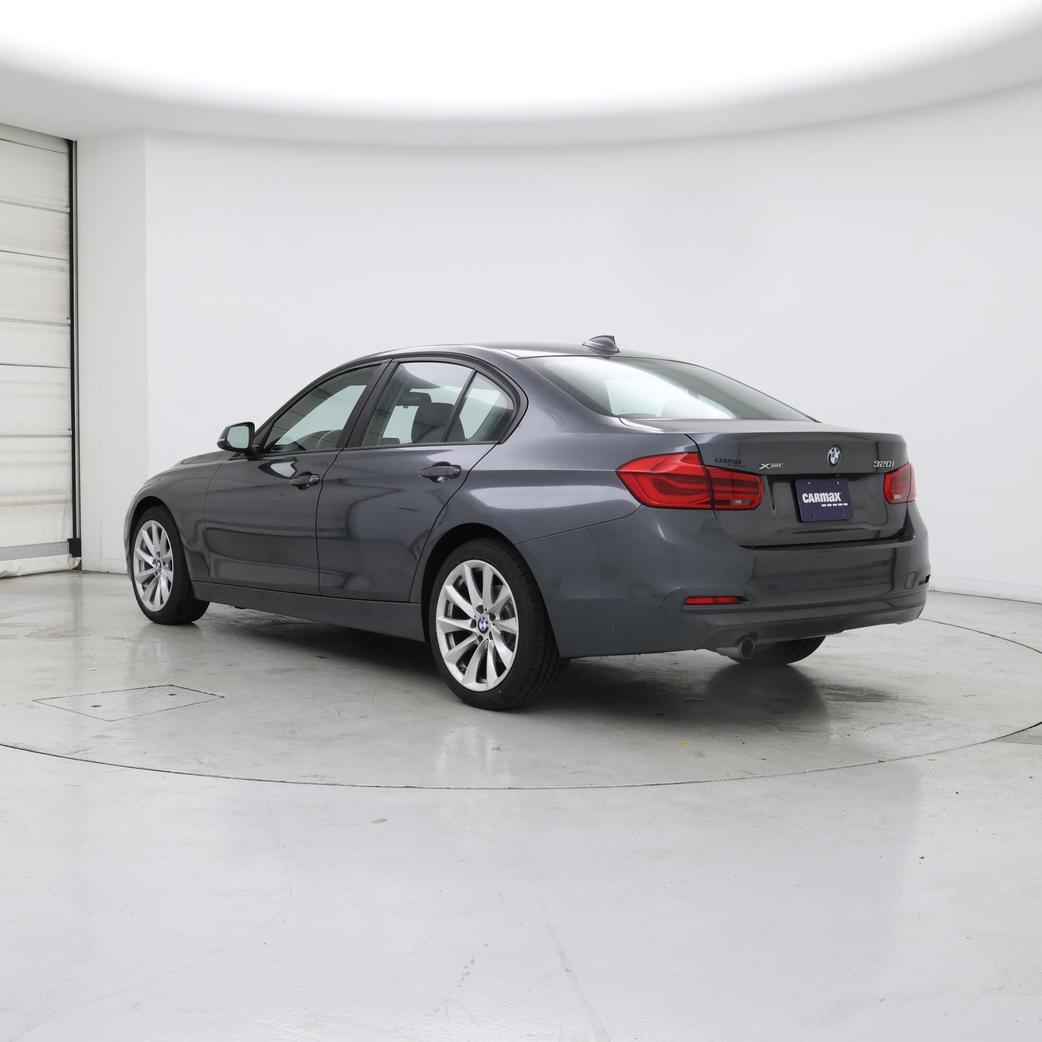 Thumbnail: 2018 BMW 3 Series - 2