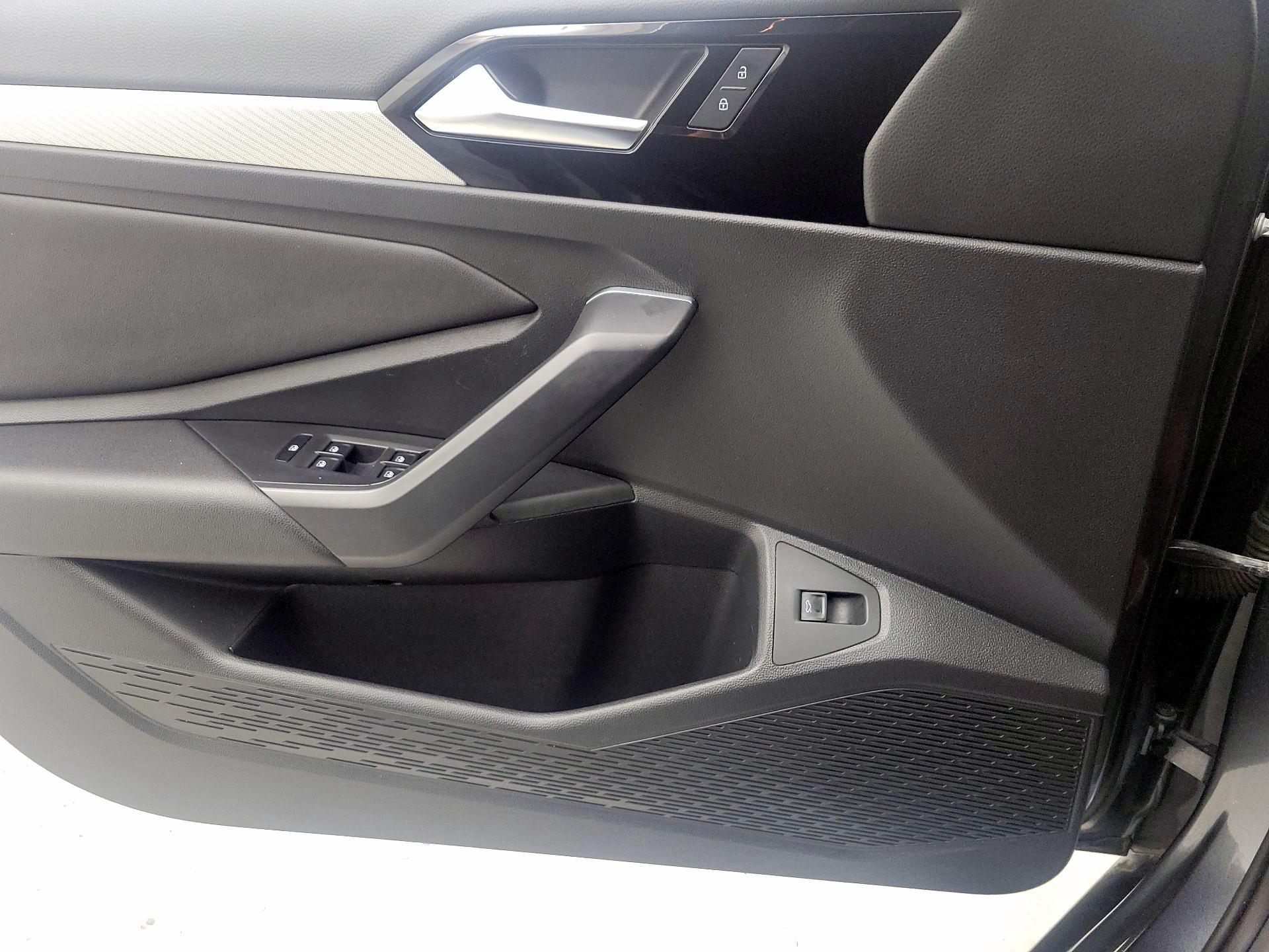 Thumbnail: 2019 Volkswagen Jetta - 12