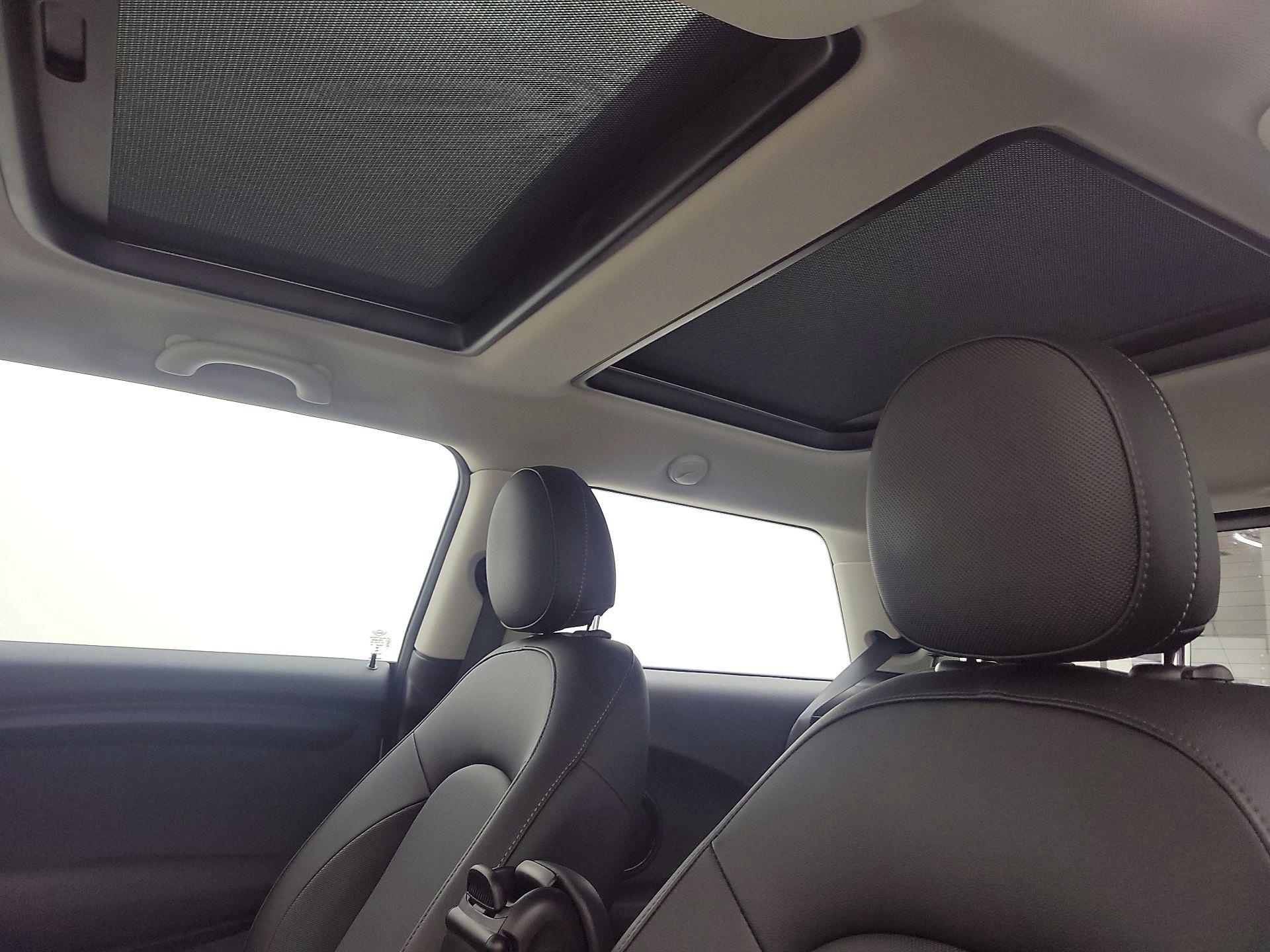 Thumbnail: 2016 MINI Cooper Hardtop - 19