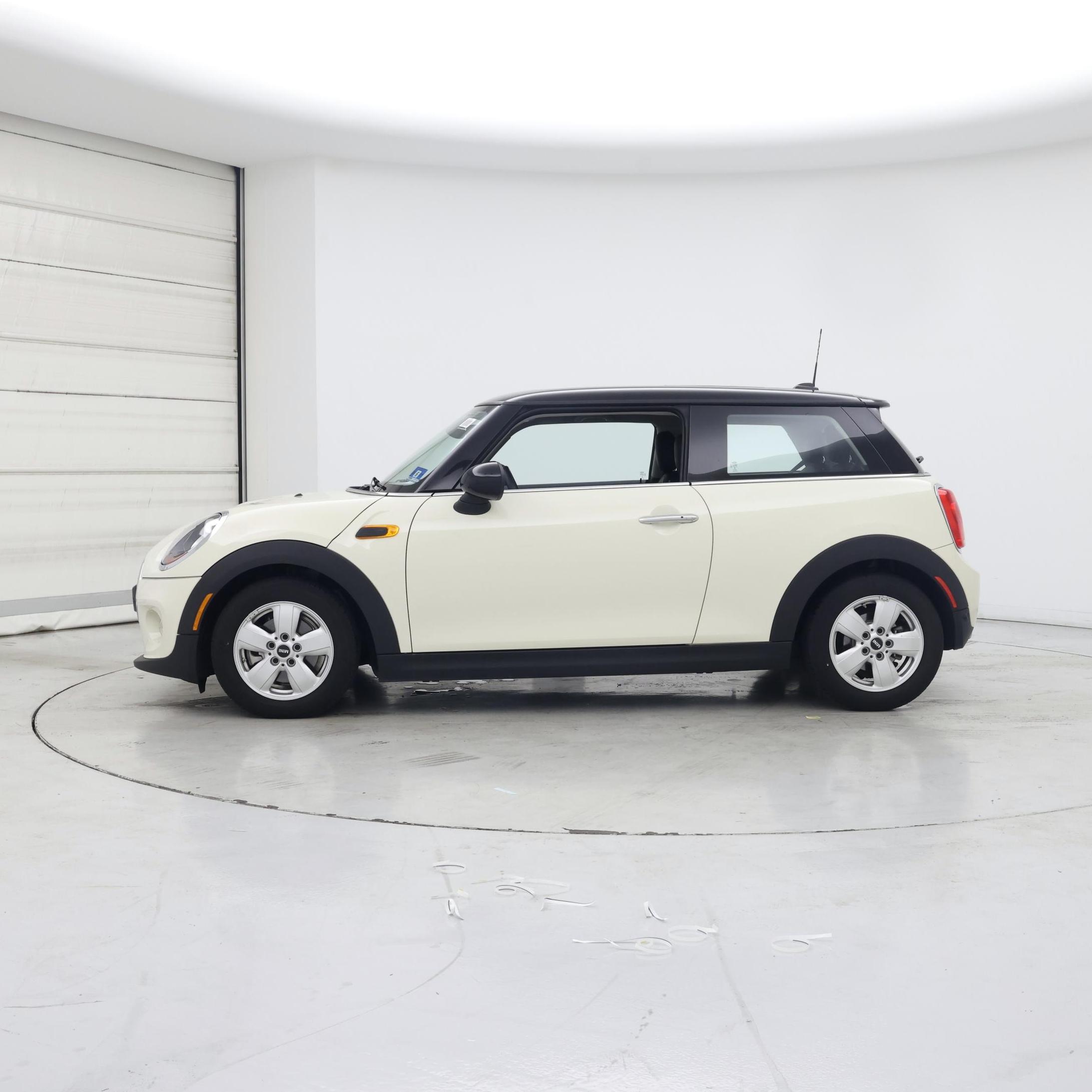 Thumbnail: 2016 MINI Cooper Hardtop - 3