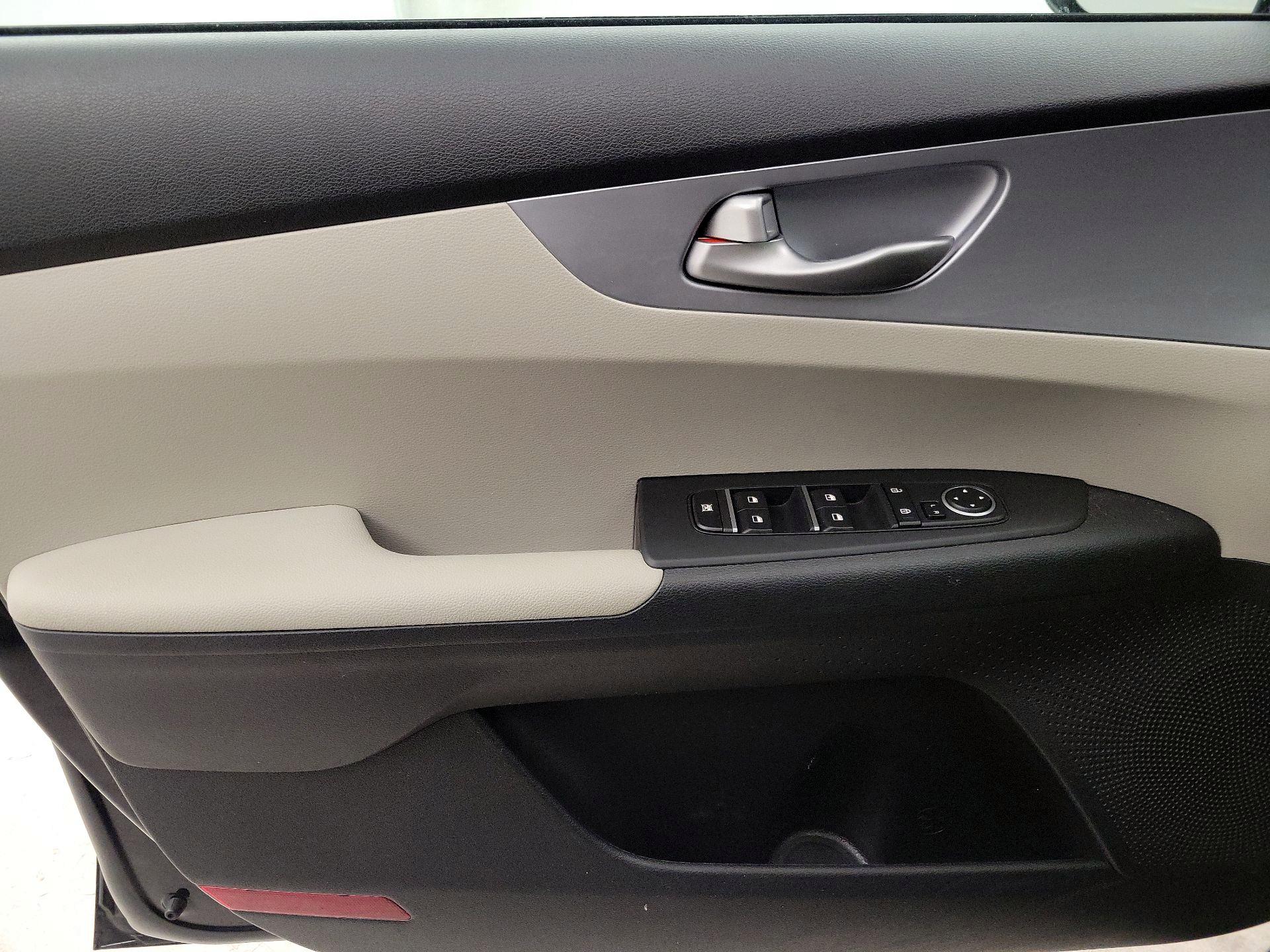 Thumbnail: 2023 Kia Forte - 12
