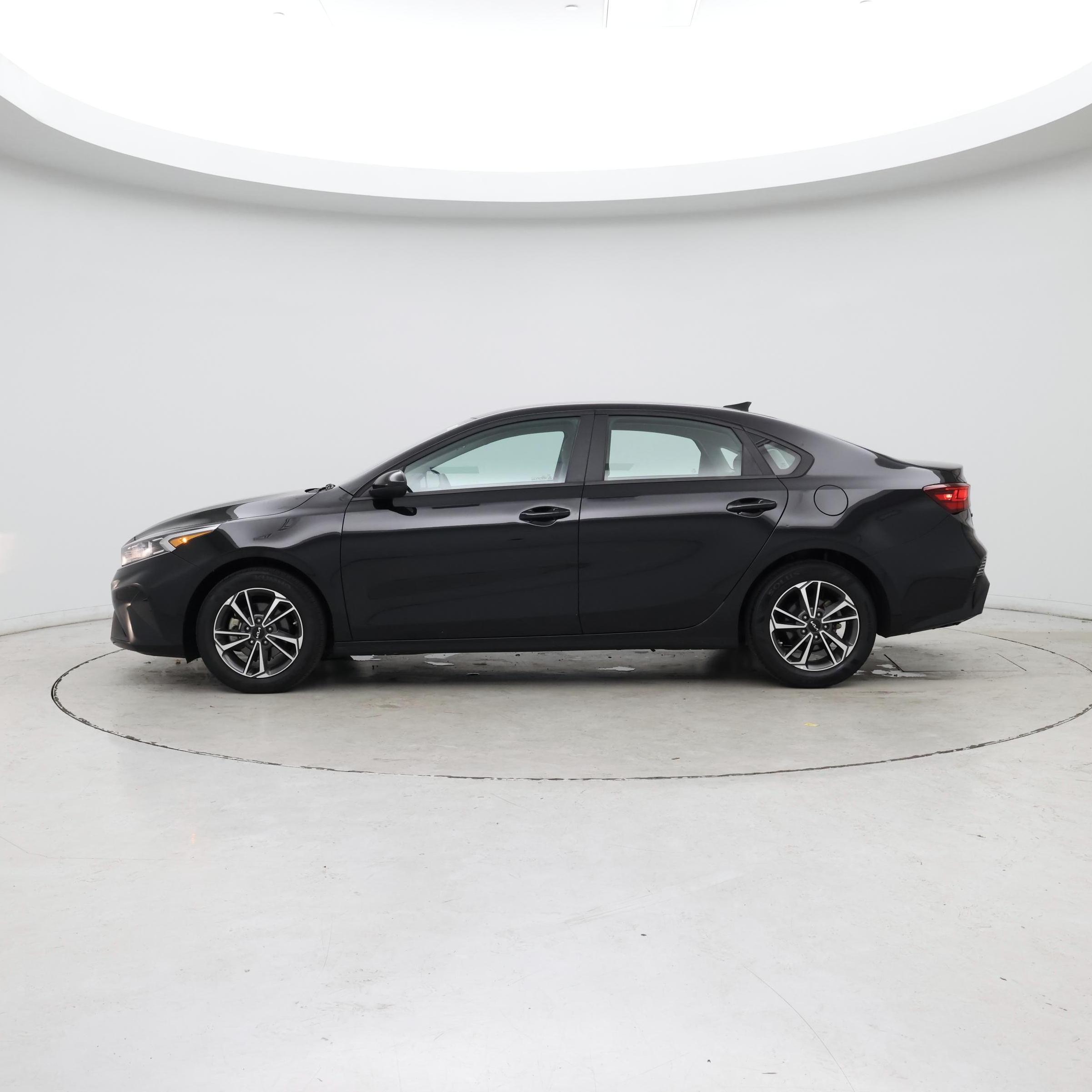 Thumbnail: 2023 Kia Forte - 3