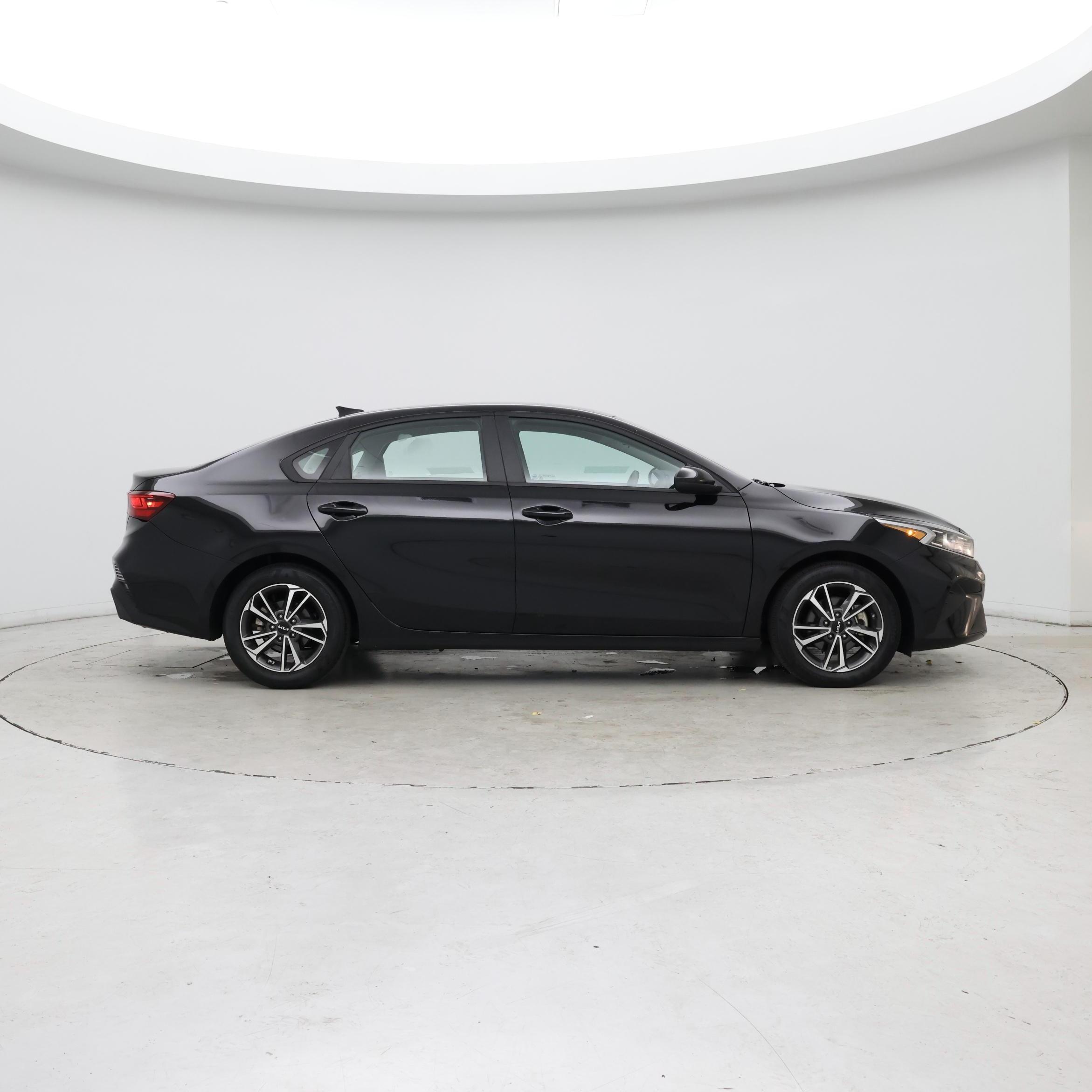 Thumbnail: 2023 Kia Forte - 7