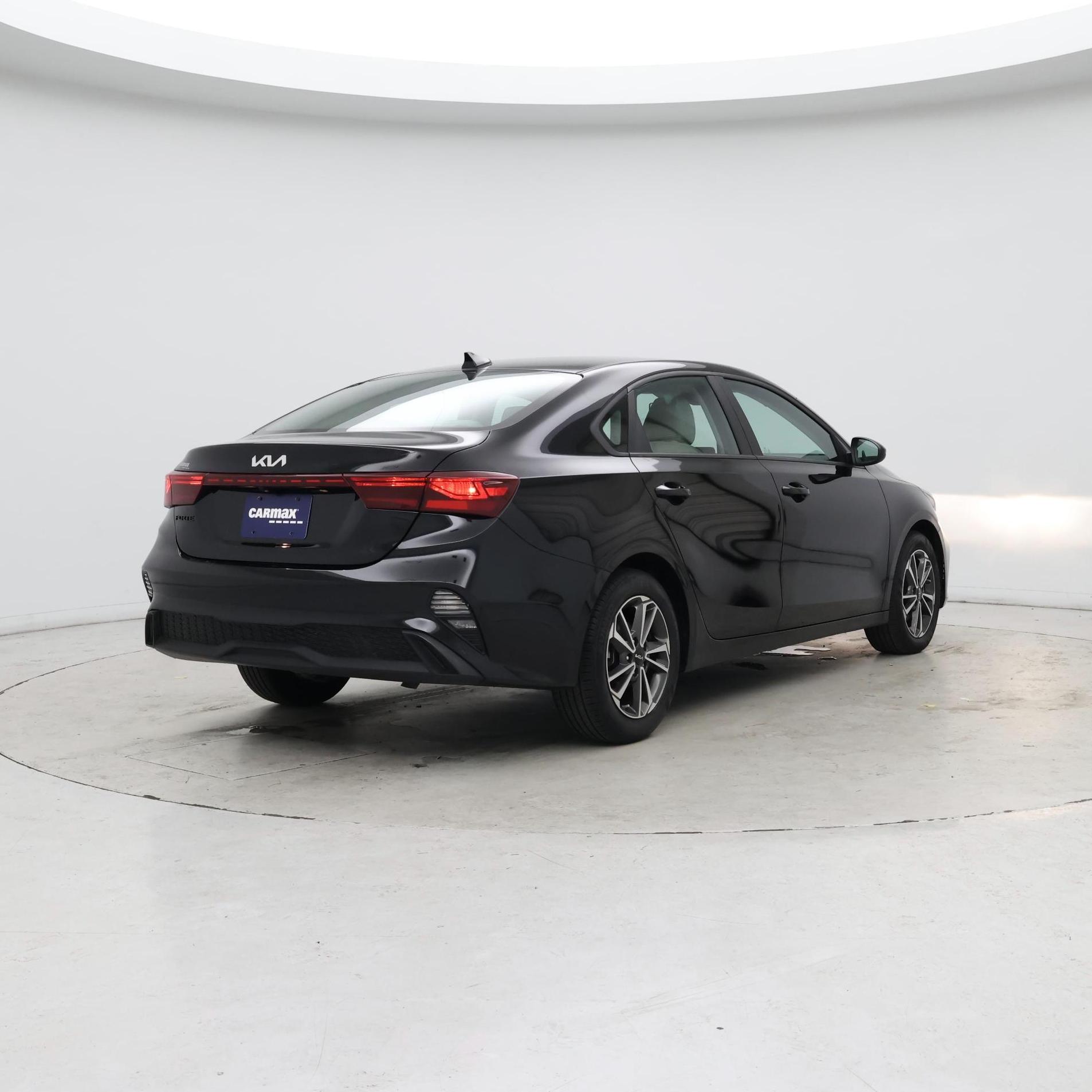 Thumbnail: 2023 Kia Forte - 8