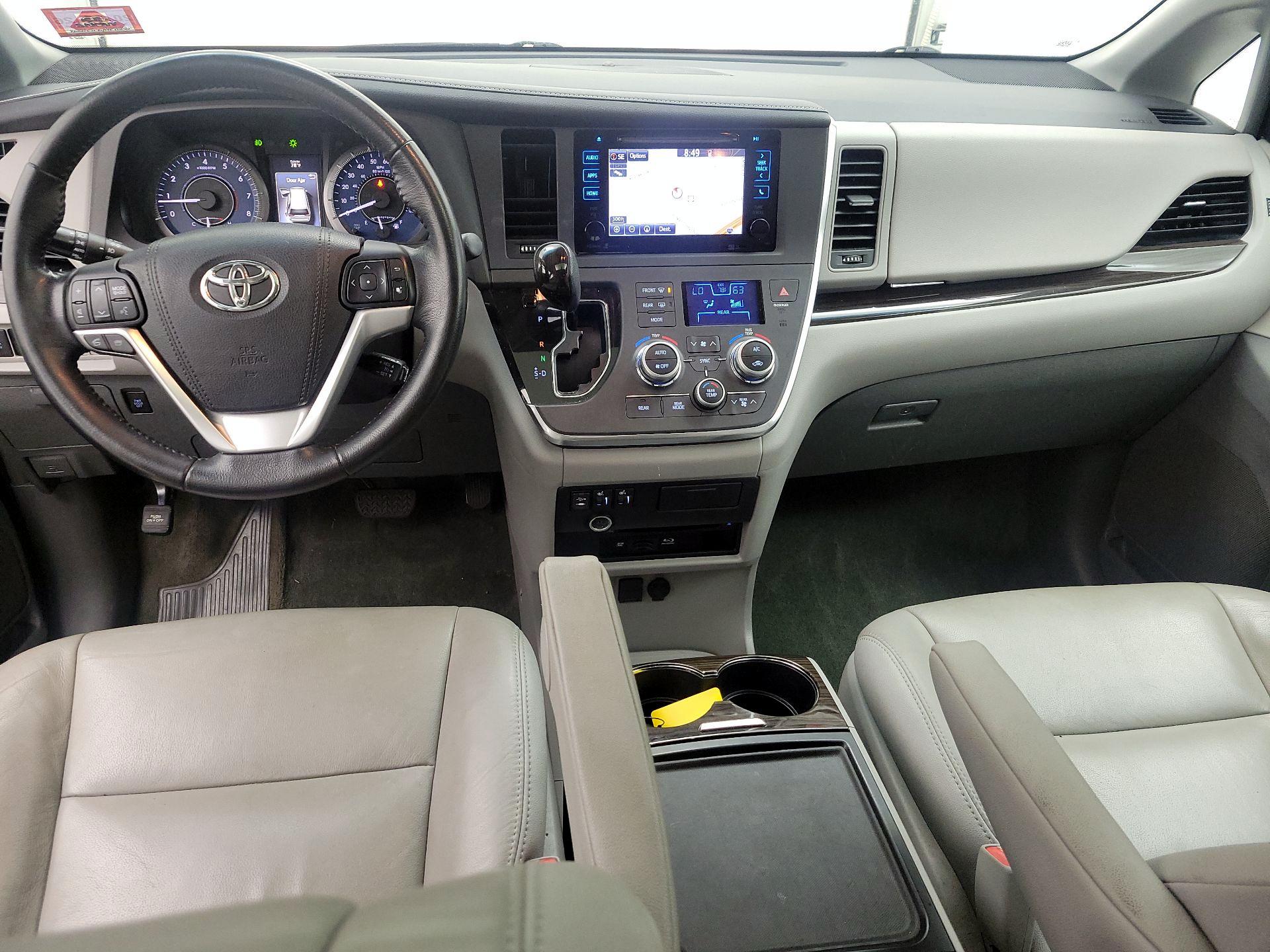 Thumbnail: 2015 Toyota Sienna - 9