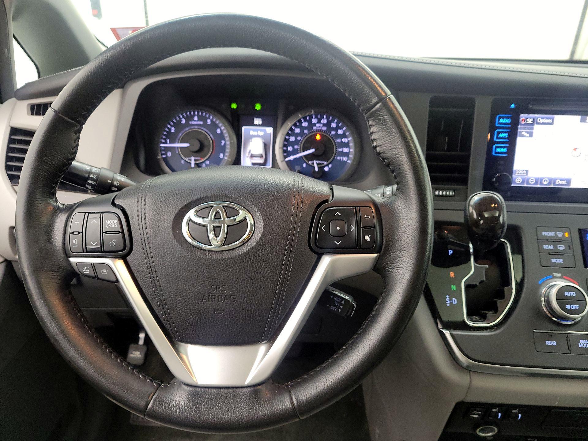 Thumbnail: 2015 Toyota Sienna - 10