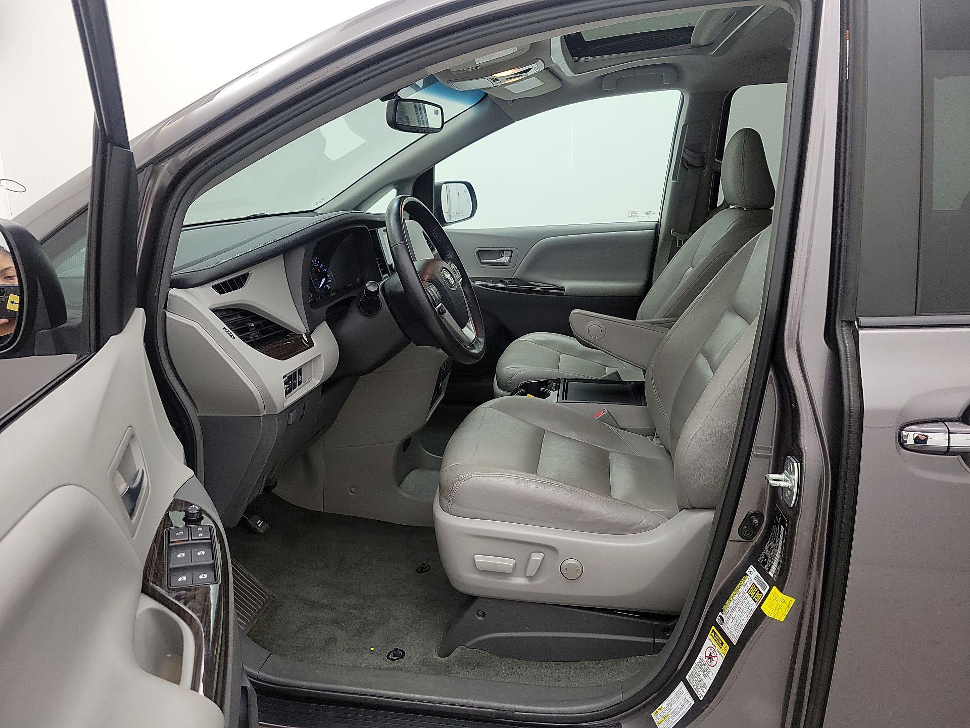 Thumbnail: 2015 Toyota Sienna - 11