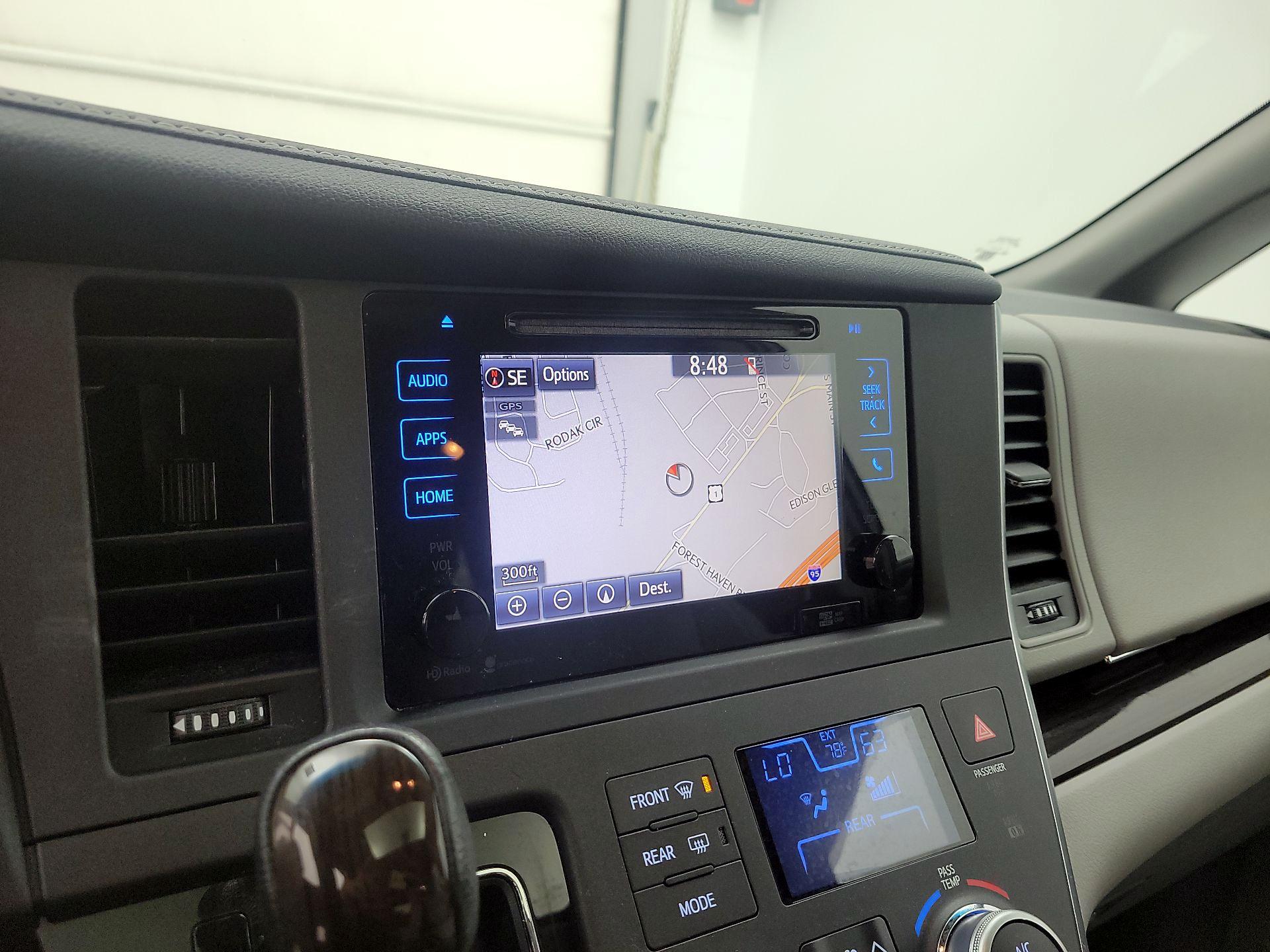 Thumbnail: 2015 Toyota Sienna - 14
