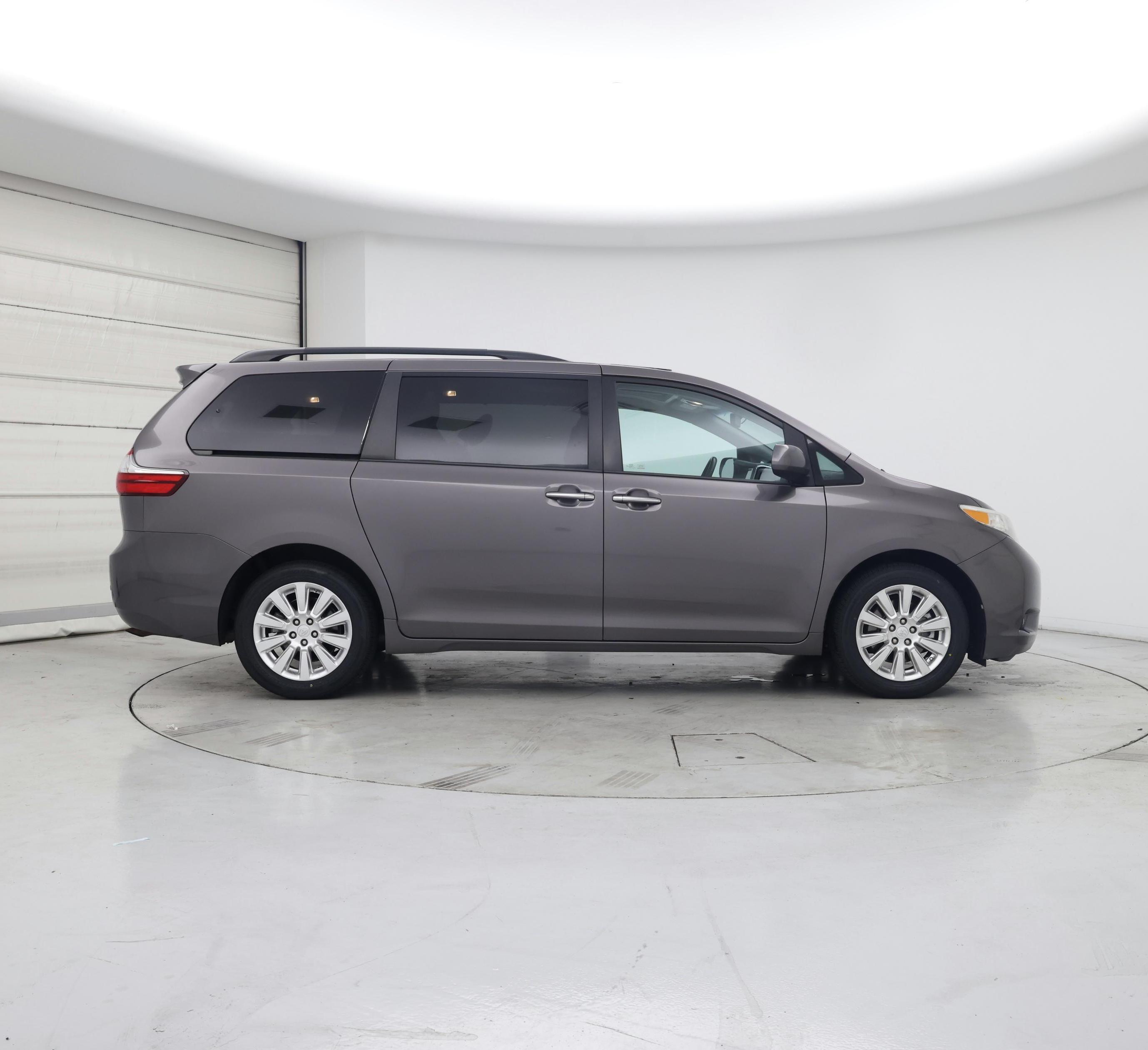 Thumbnail: 2015 Toyota Sienna - 7