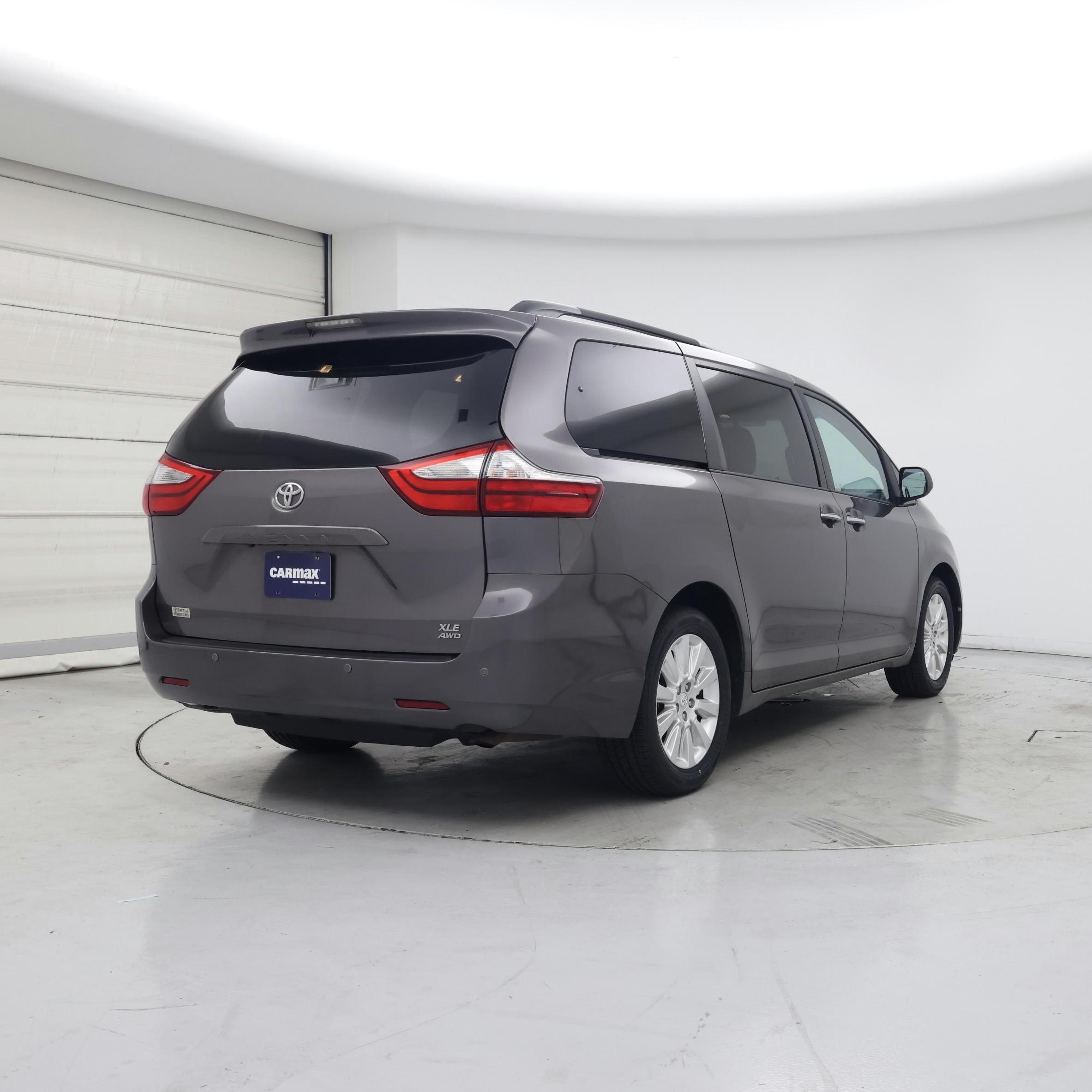 Thumbnail: 2015 Toyota Sienna - 8