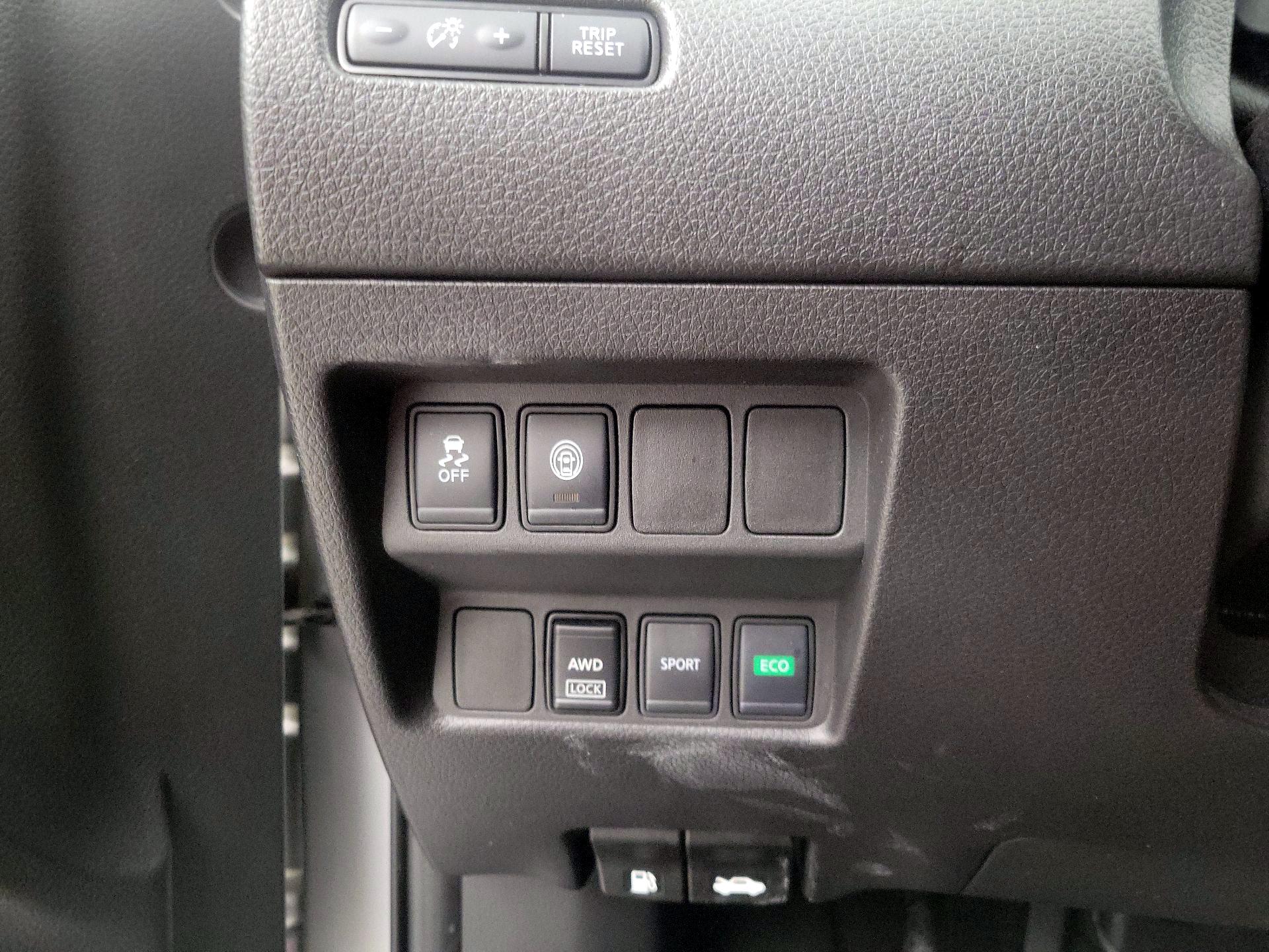 Thumbnail: 2020 Nissan Rogue Sport - 11