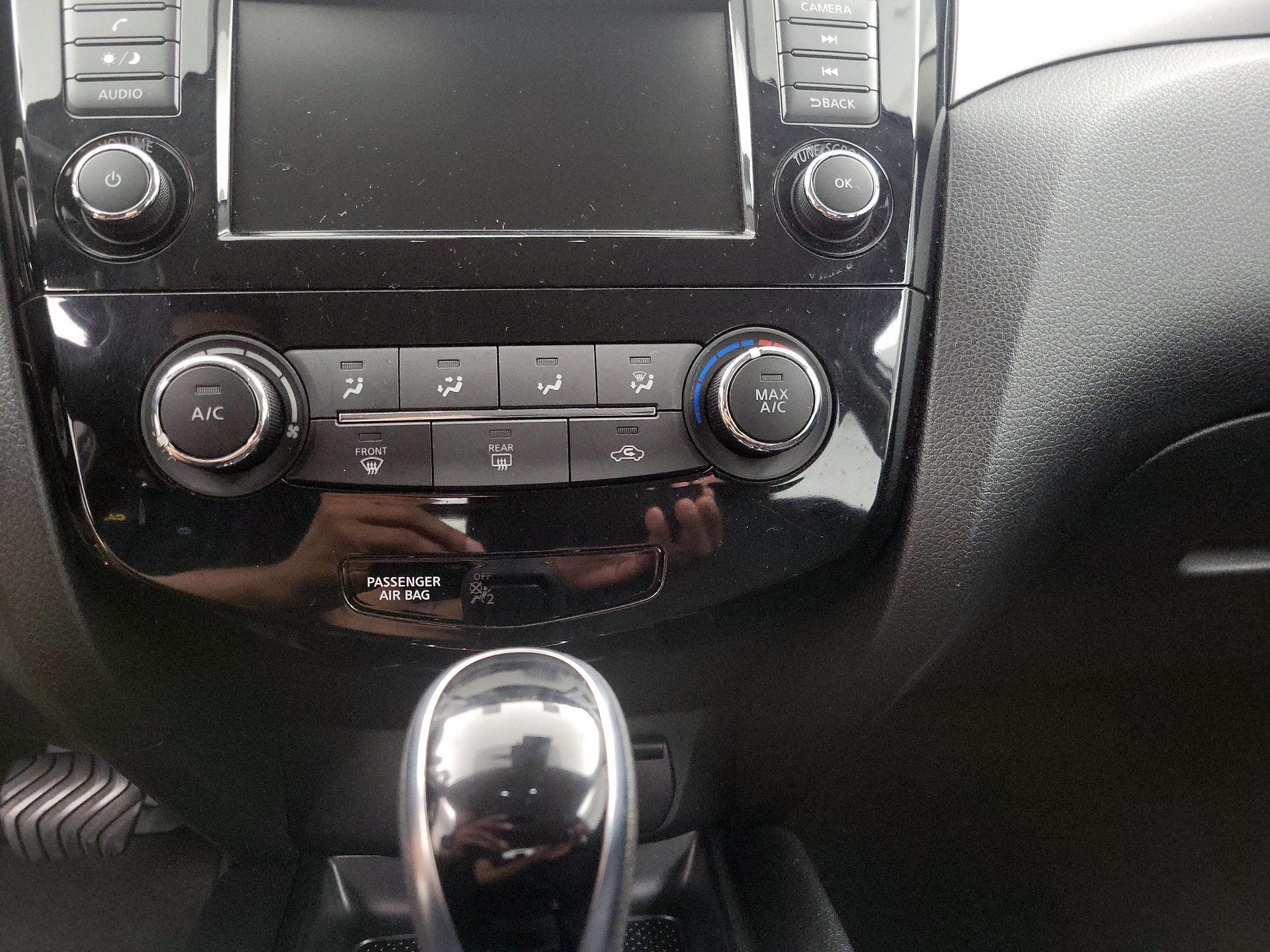 Thumbnail: 2020 Nissan Rogue Sport - 14